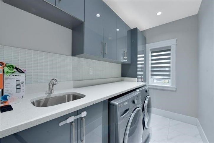 









10266


126

Street,
Surrey,




BC
V3V 5E7

