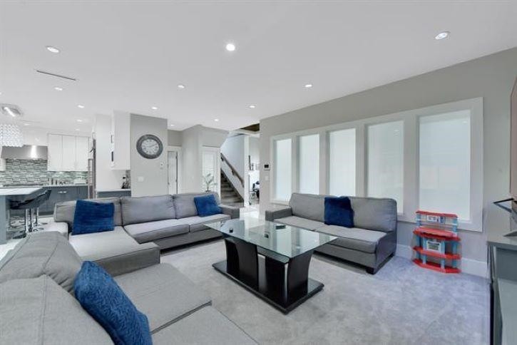 









10266


126

Street,
Surrey,




BC
V3V 5E7

