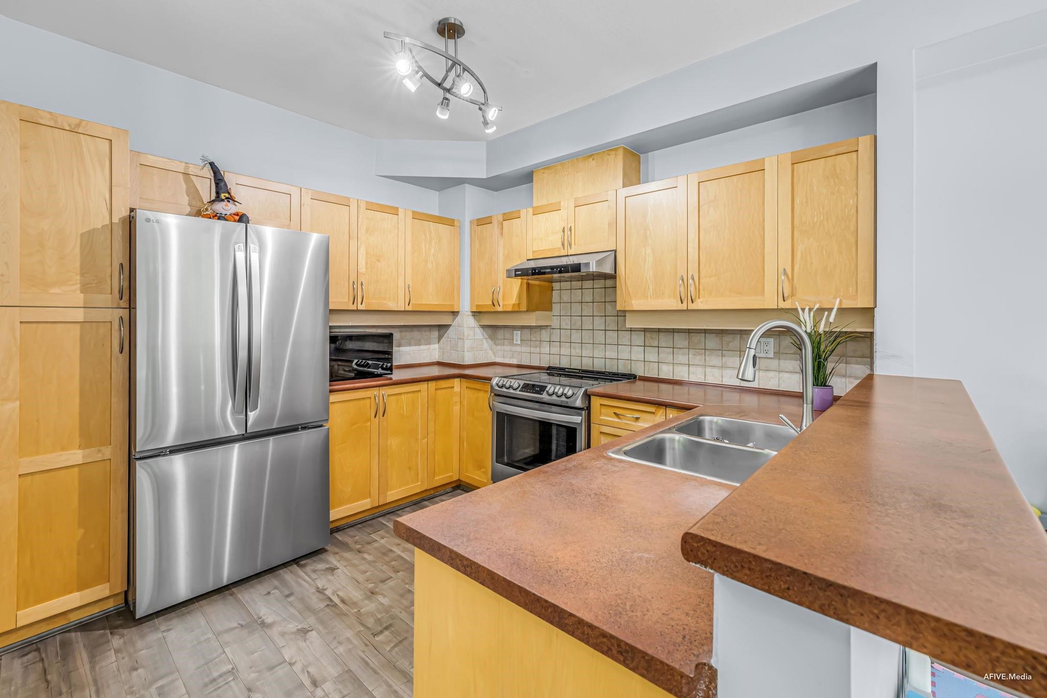 









11860


River

Road, 43,
Surrey,




BC
V3V 2V7

