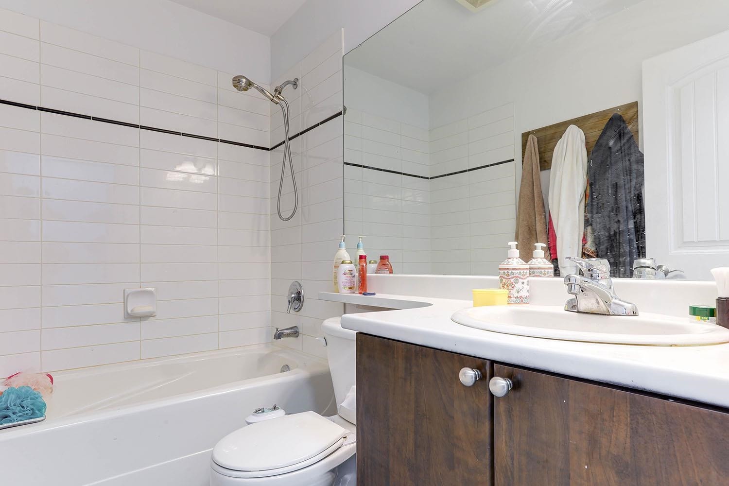 









7518


138

Street, 56,
Surrey,




BC
V3W 1S1

