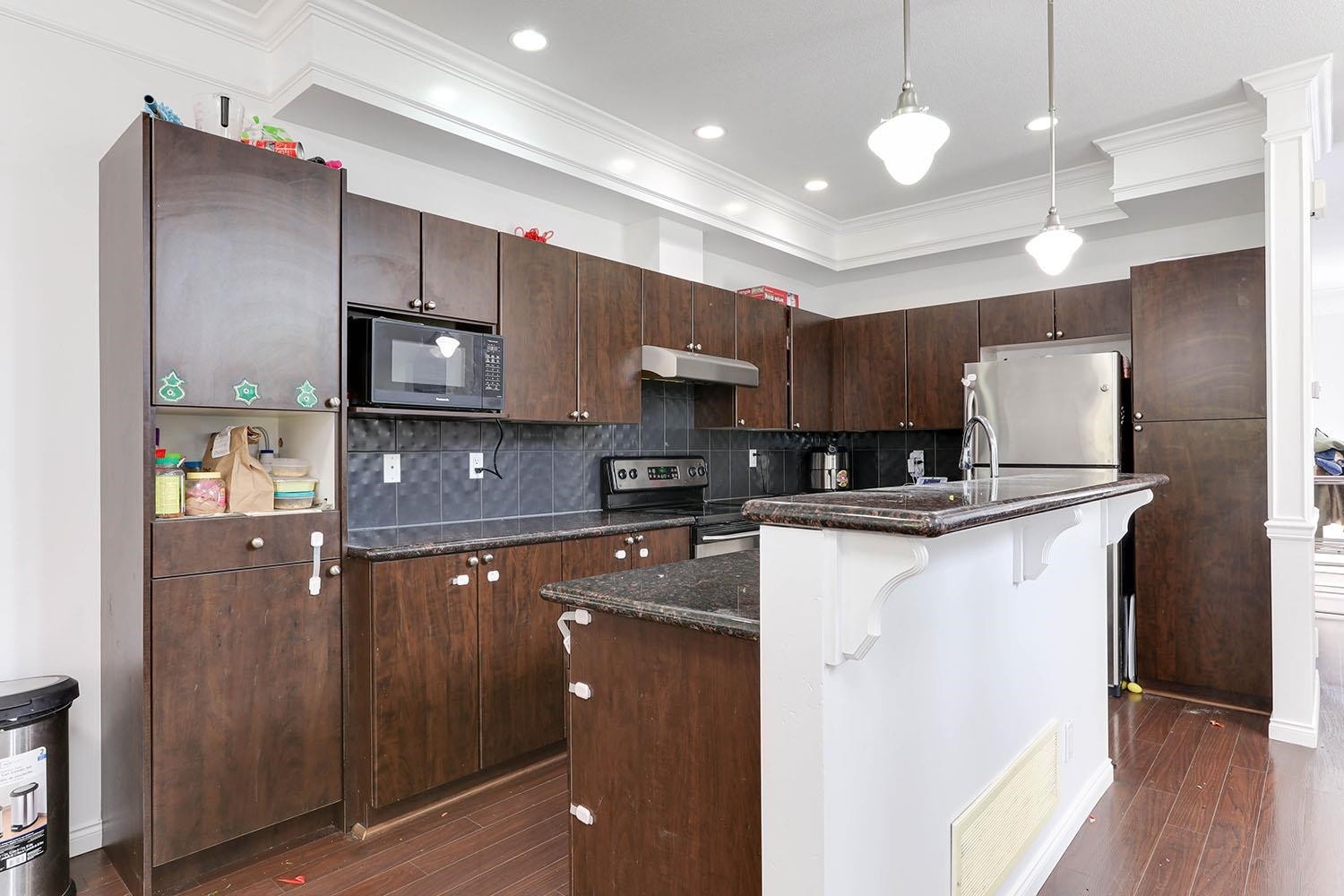 









7518


138

Street, 56,
Surrey,




BC
V3W 1S1

