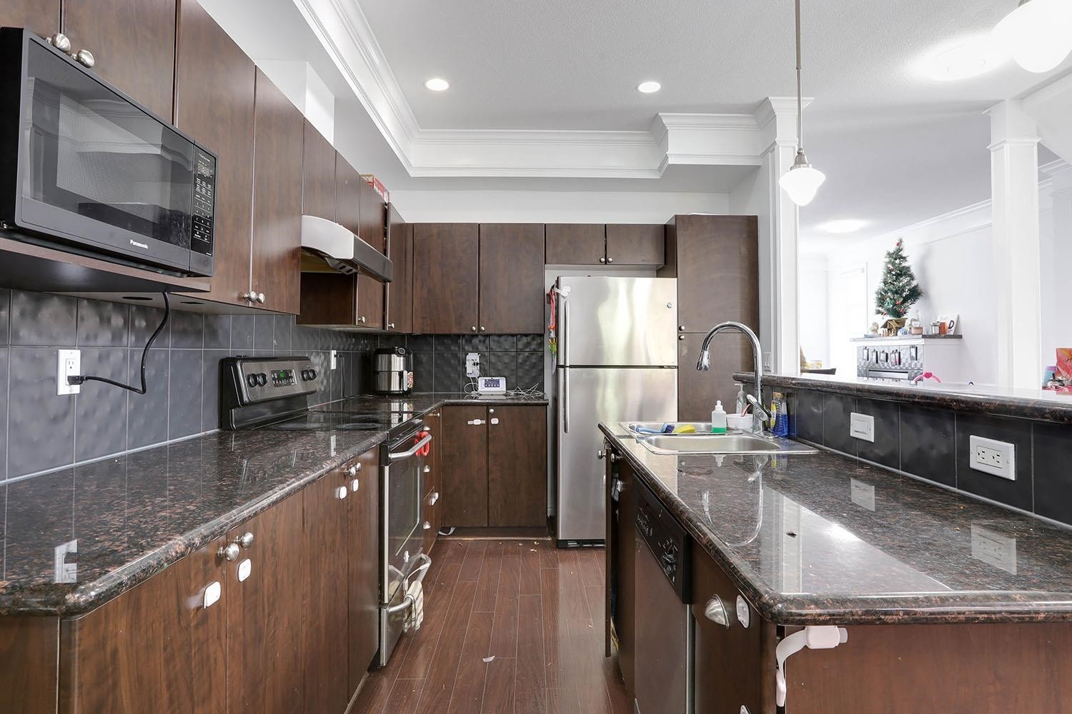 









7518


138

Street, 56,
Surrey,




BC
V3W 1S1

