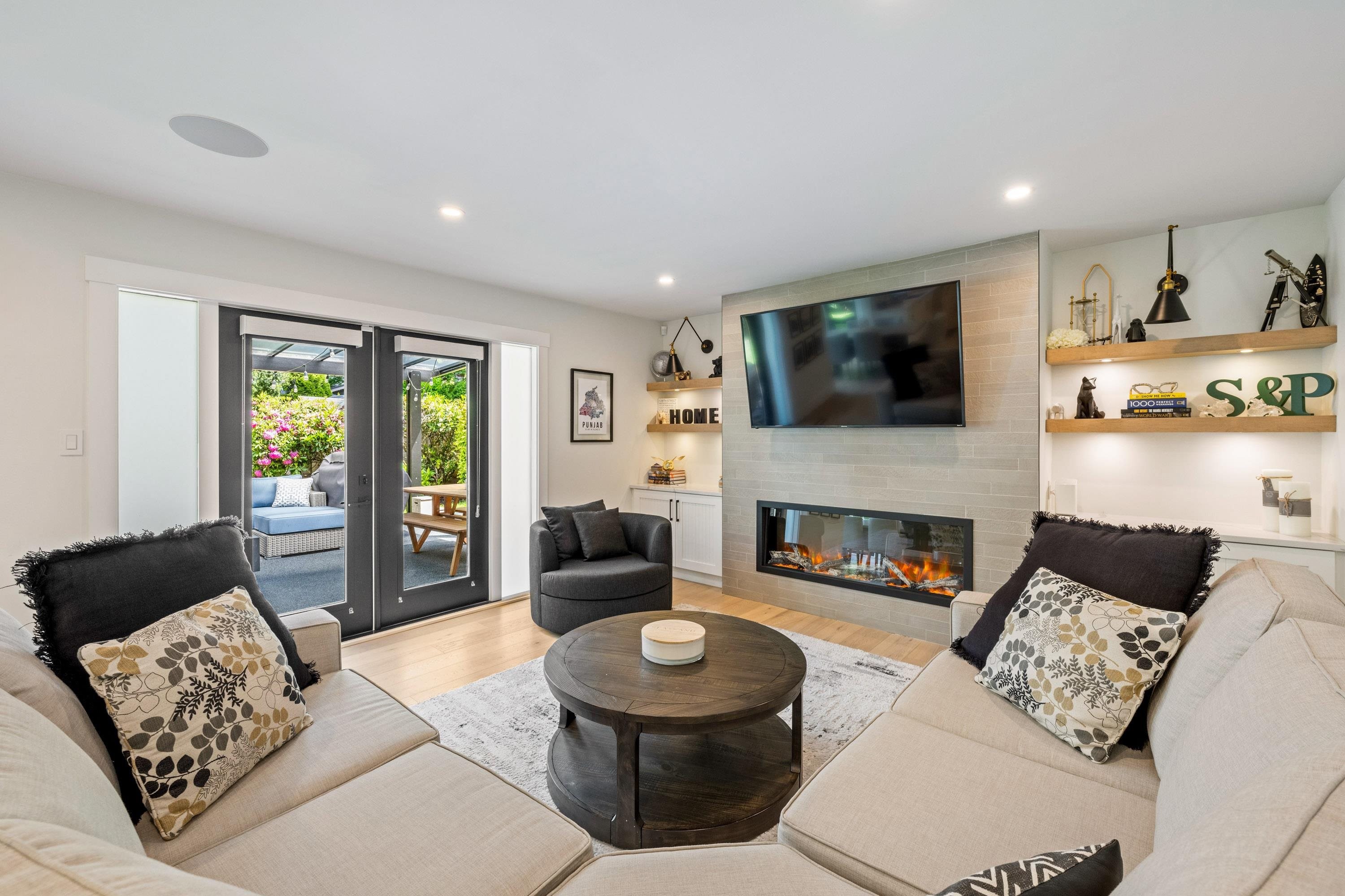 









12685


20th

Avenue,
Surrey,




BC
V4A 6J3

