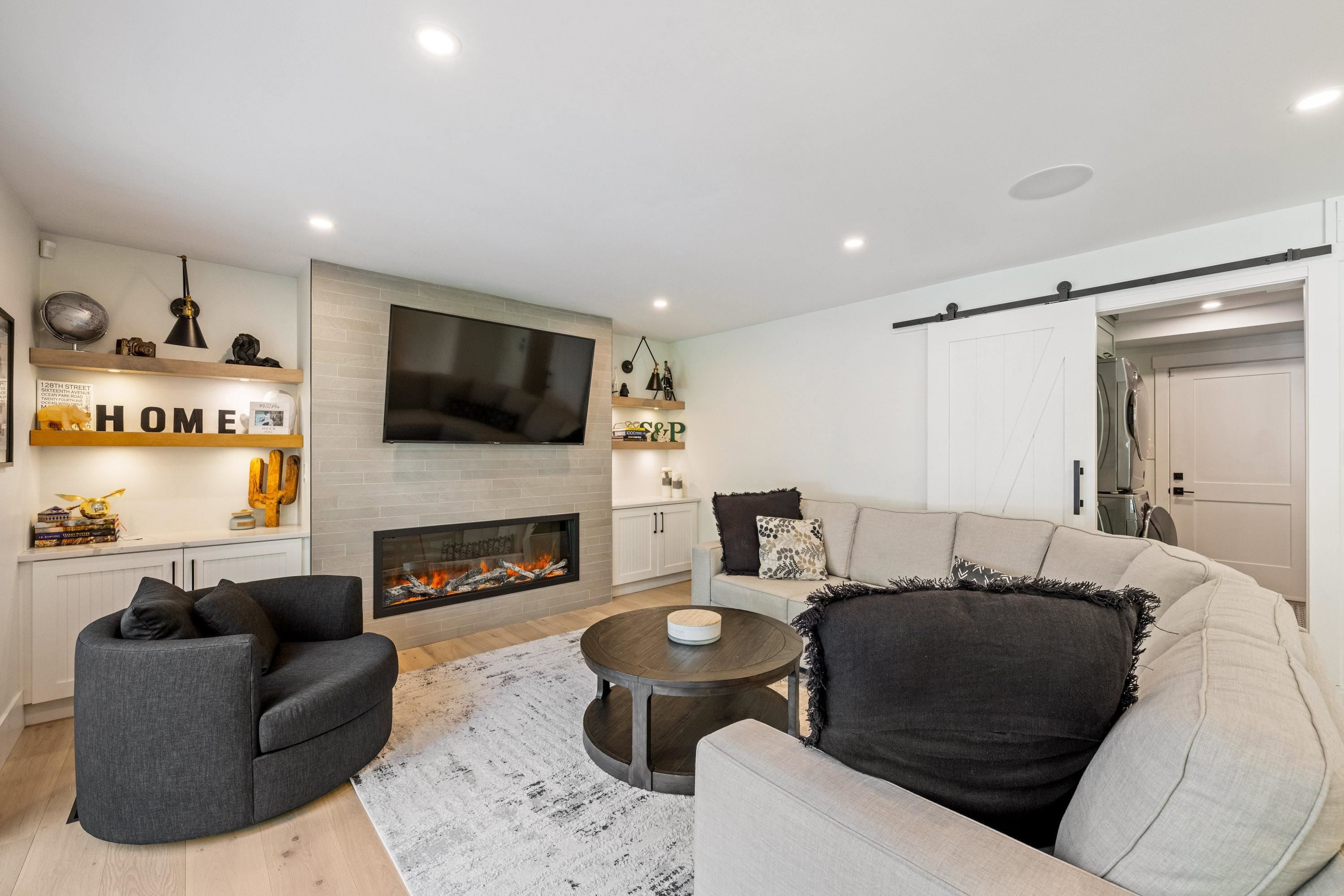 









12685


20th

Avenue,
Surrey,




BC
V4A 6J3

