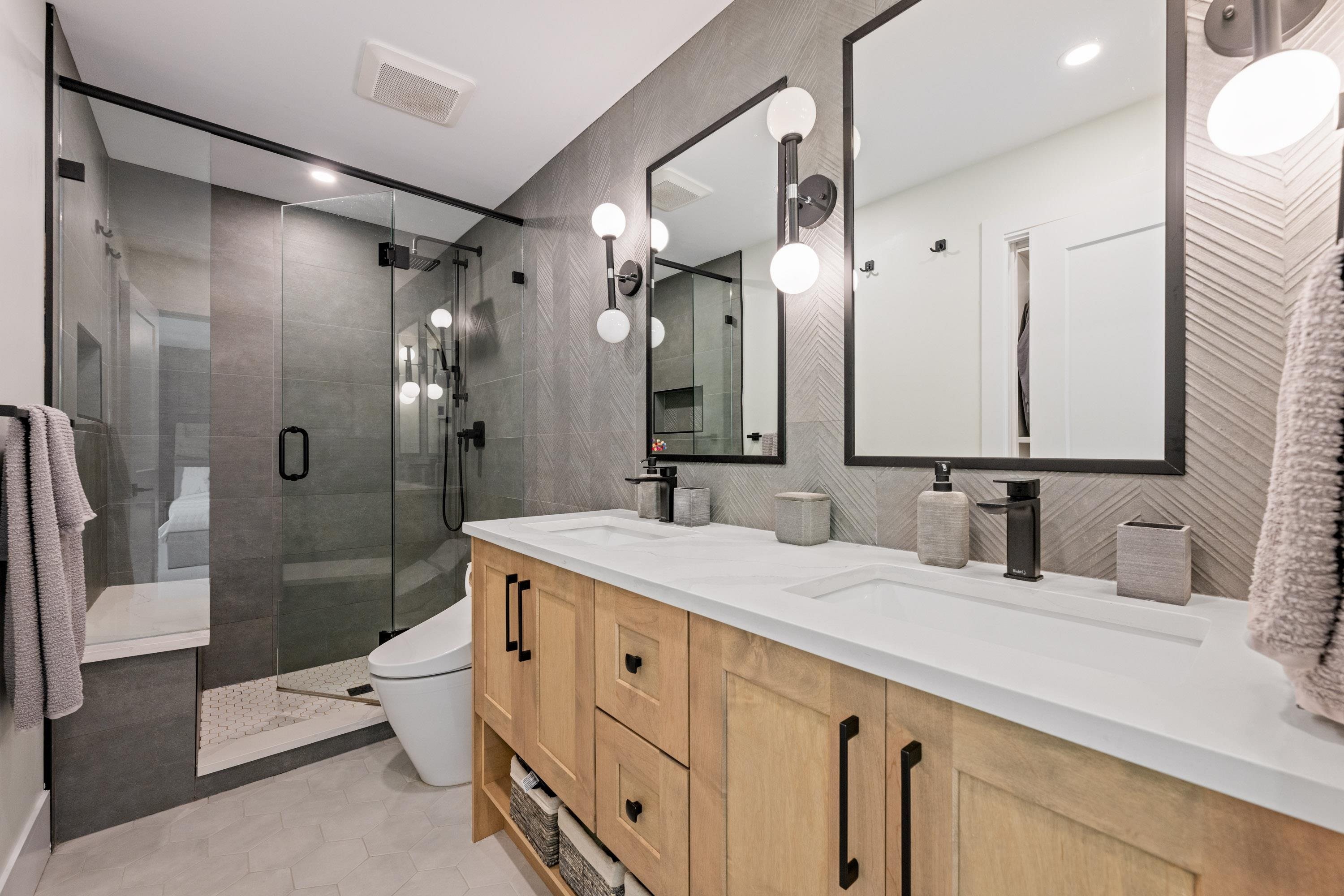 









12685


20th

Avenue,
Surrey,




BC
V4A 6J3

