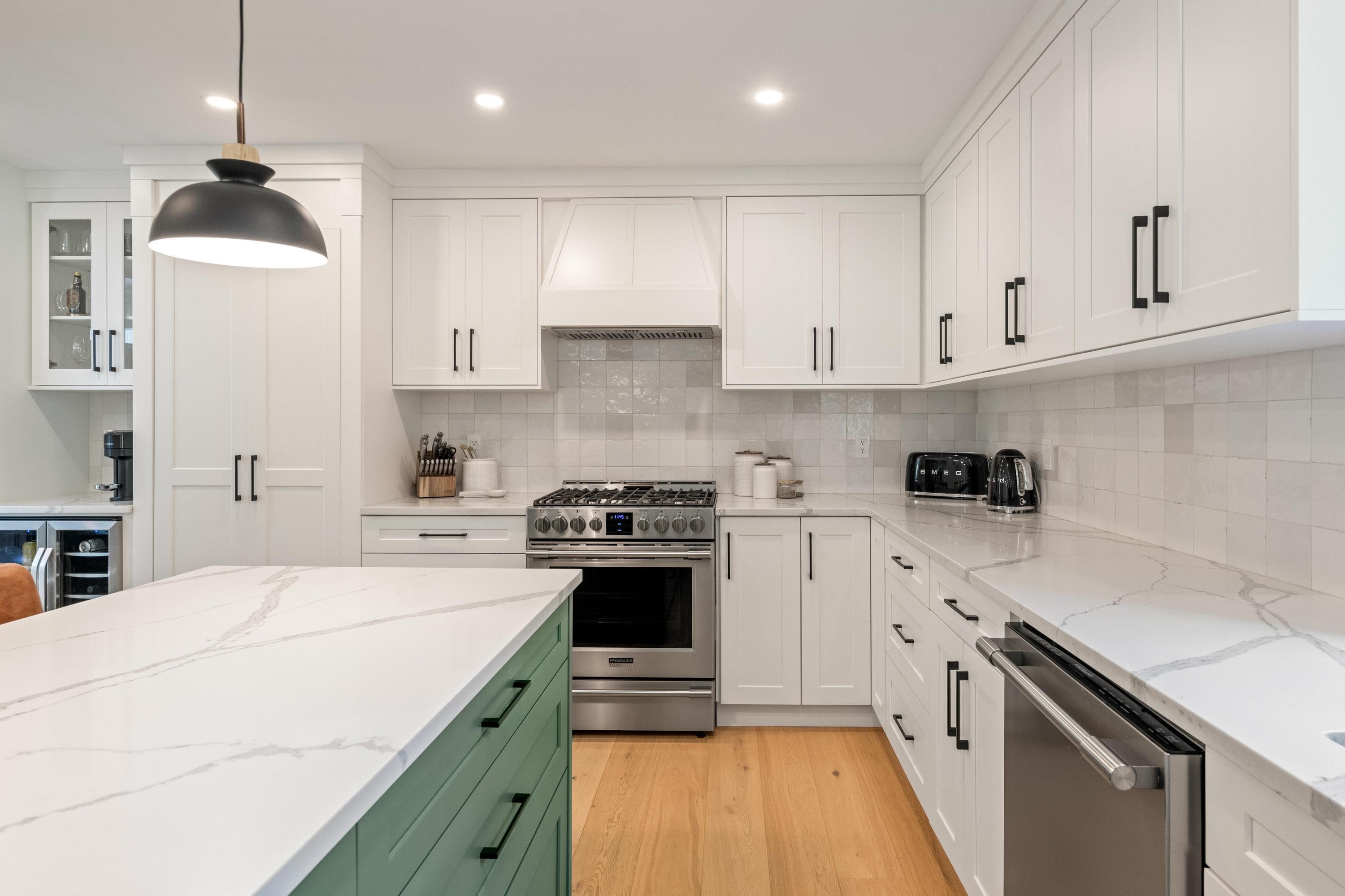 









12685


20th

Avenue,
Surrey,




BC
V4A 6J3

