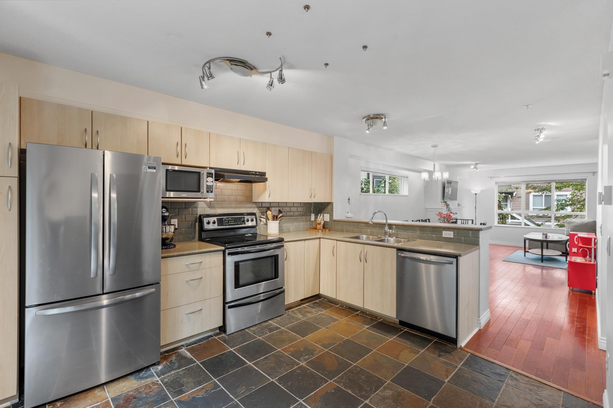 









6747


203

Street, 86,
Langley,




BC
V2Y 3B5

