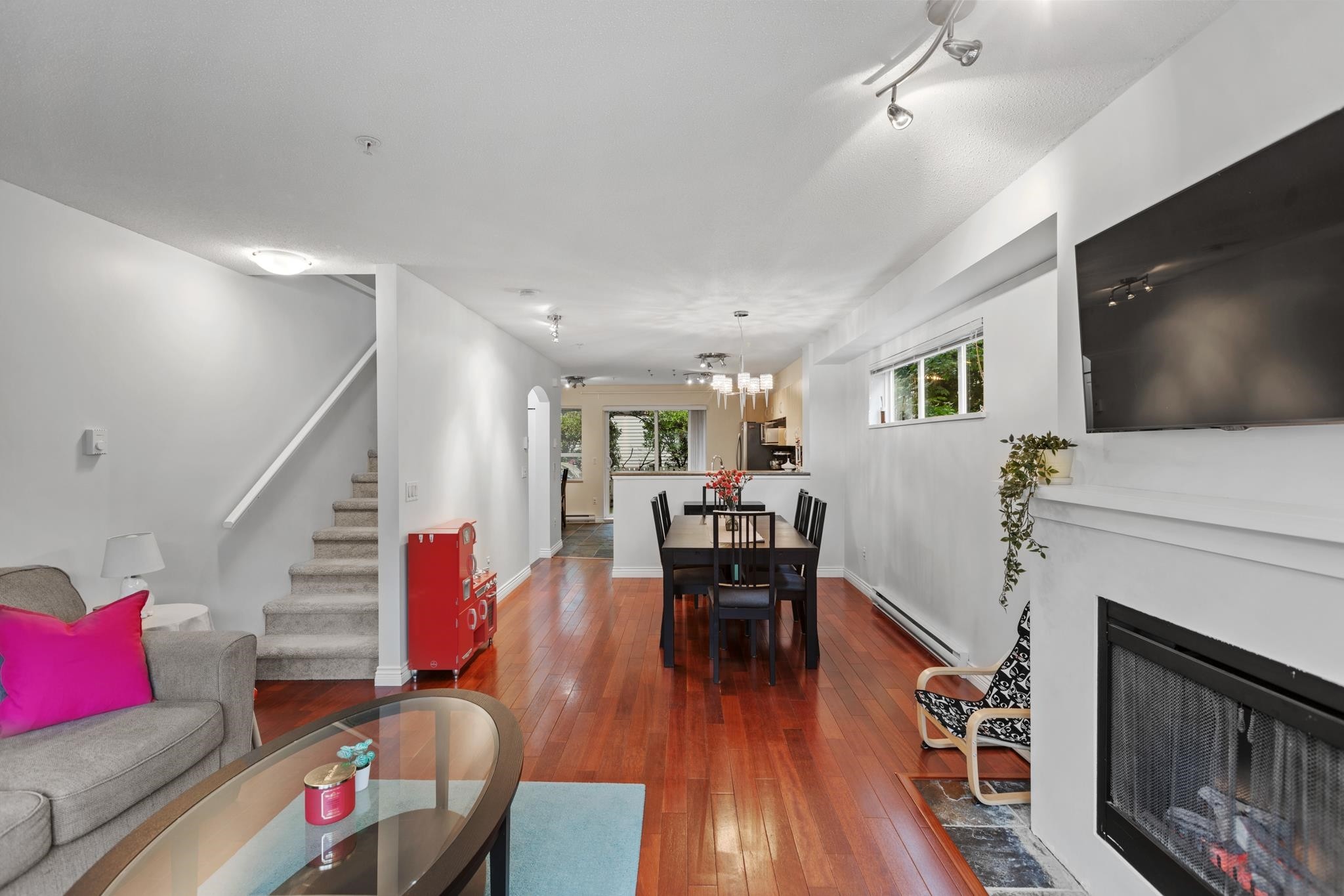 









6747


203

Street, 86,
Langley,




BC
V2Y 3B5

