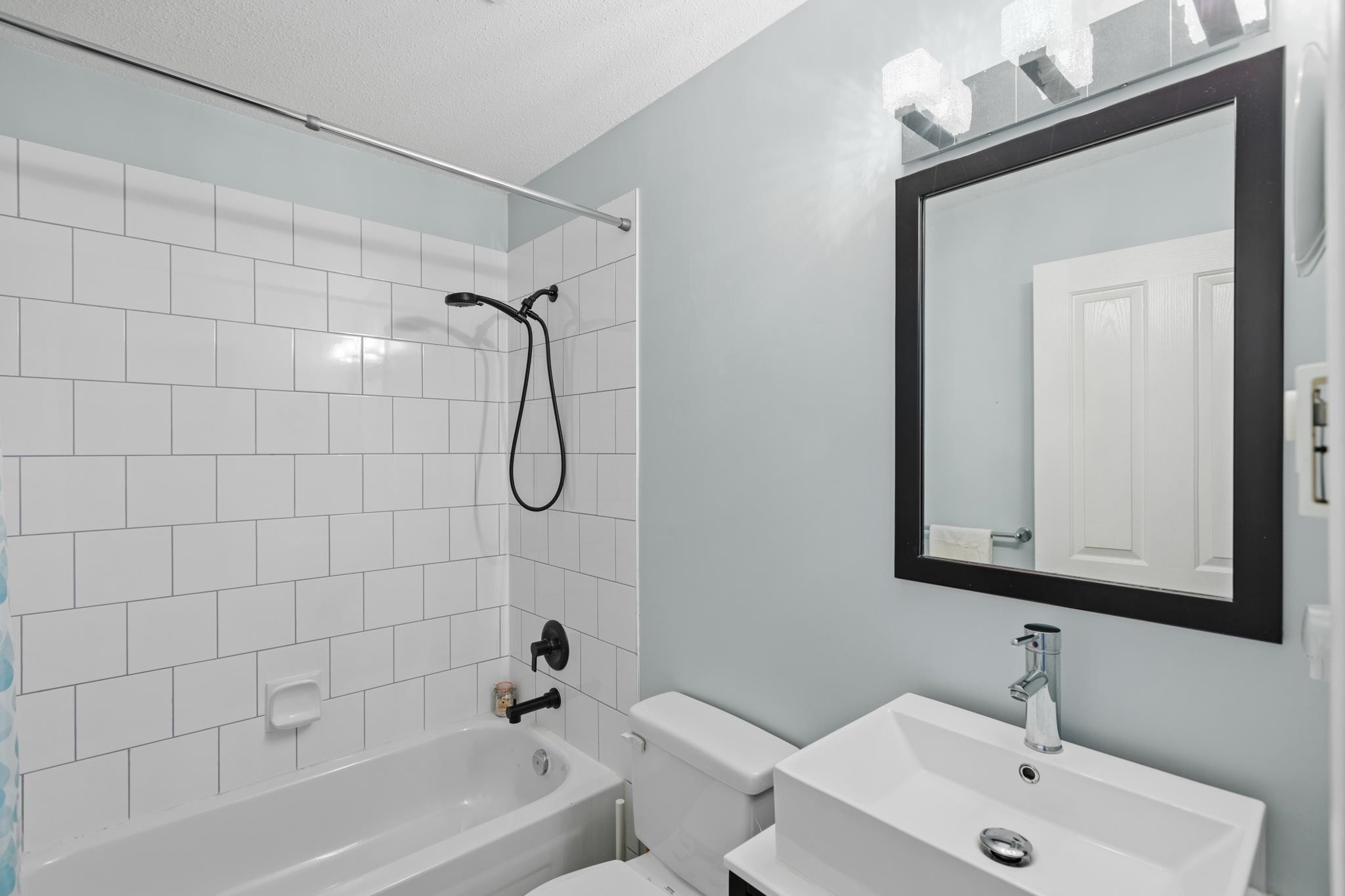 









6747


203

Street, 86,
Langley,




BC
V2Y 3B5

