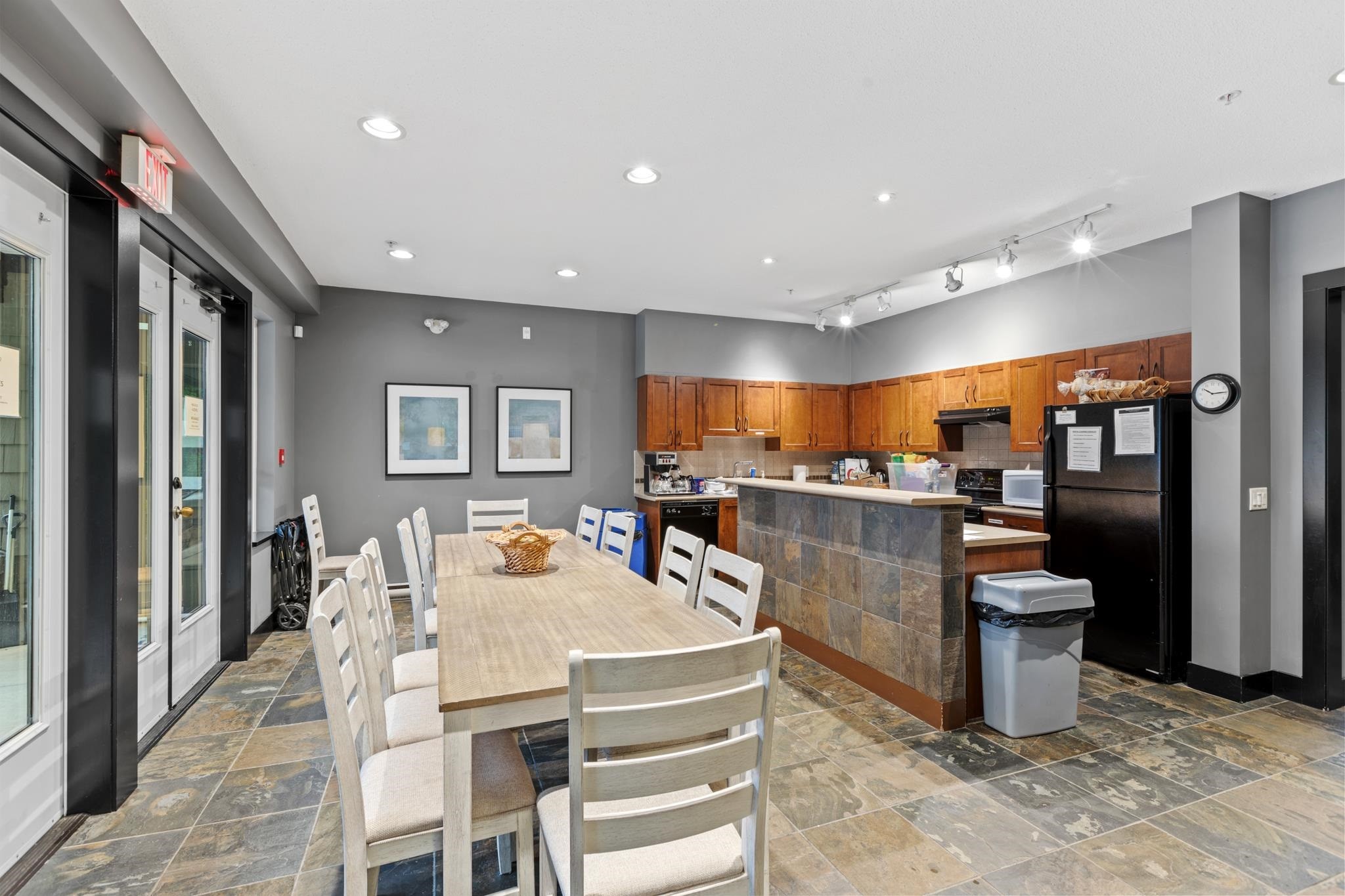 









6747


203

Street, 86,
Langley,




BC
V2Y 3B5

