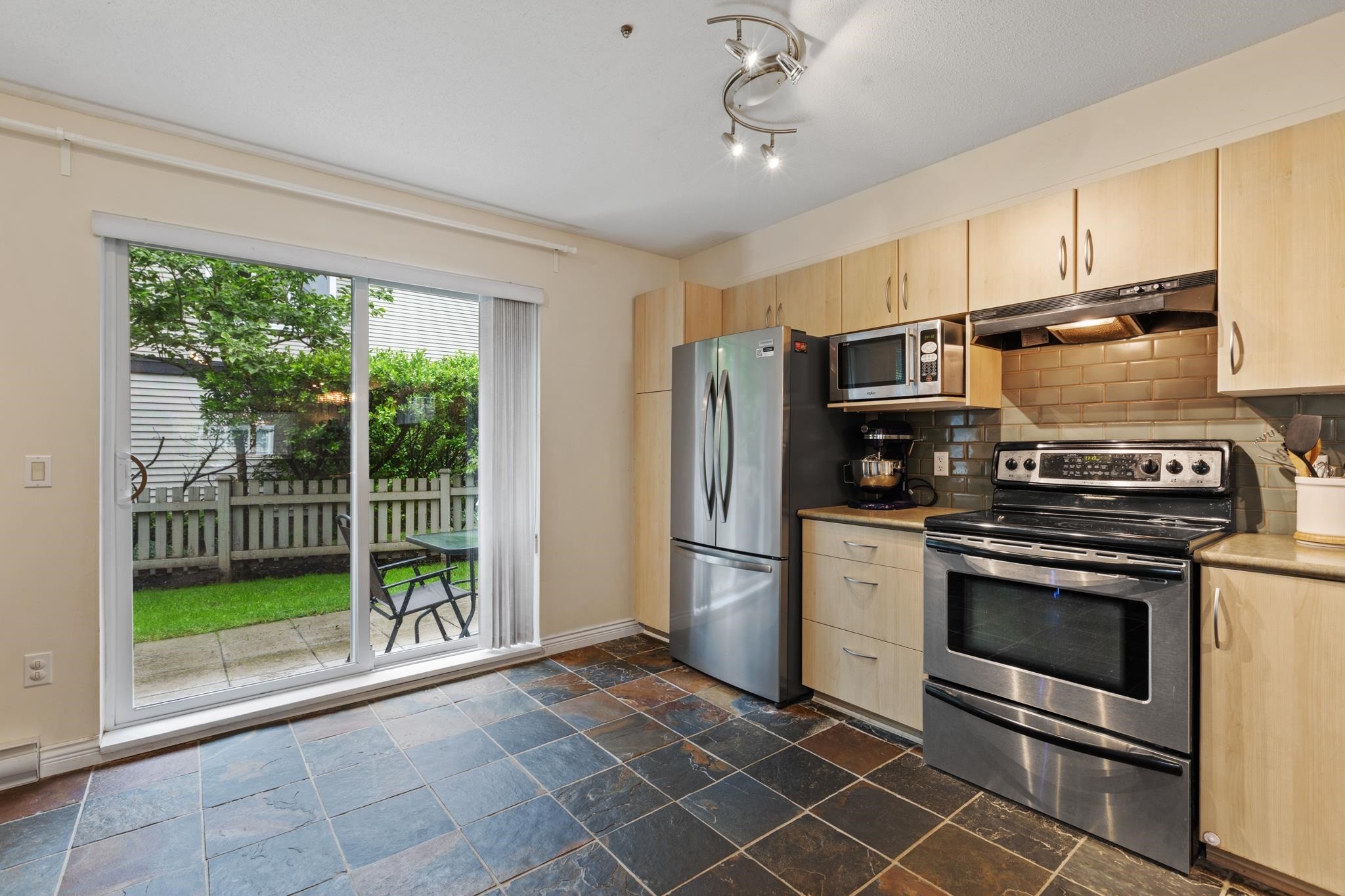 









6747


203

Street, 86,
Langley,




BC
V2Y 3B5

