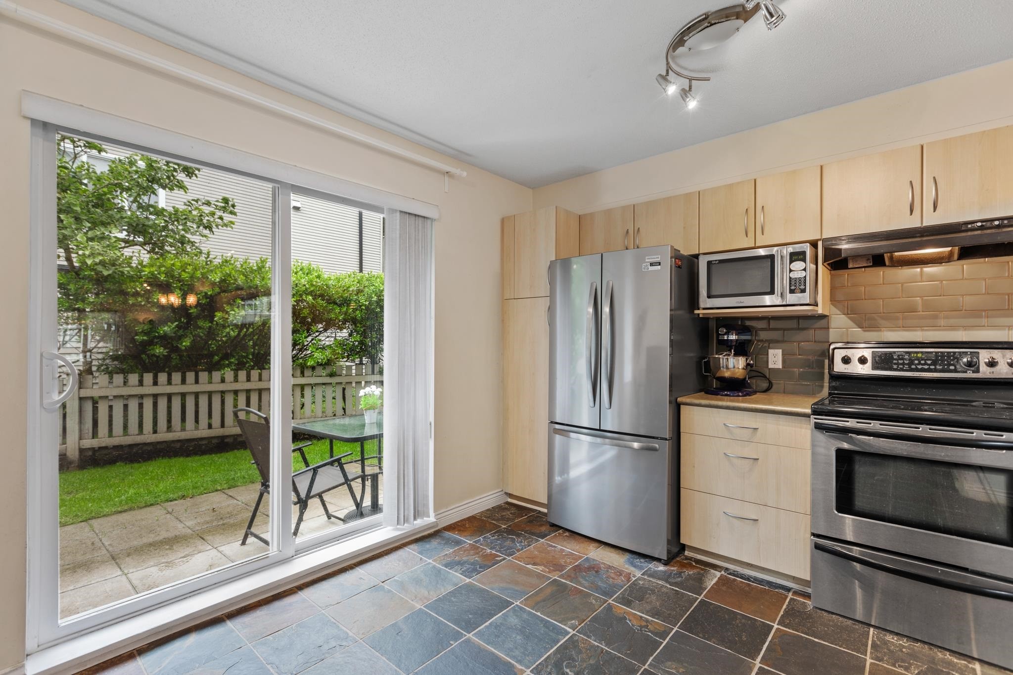 









6747


203

Street, 86,
Langley,




BC
V2Y 3B5

