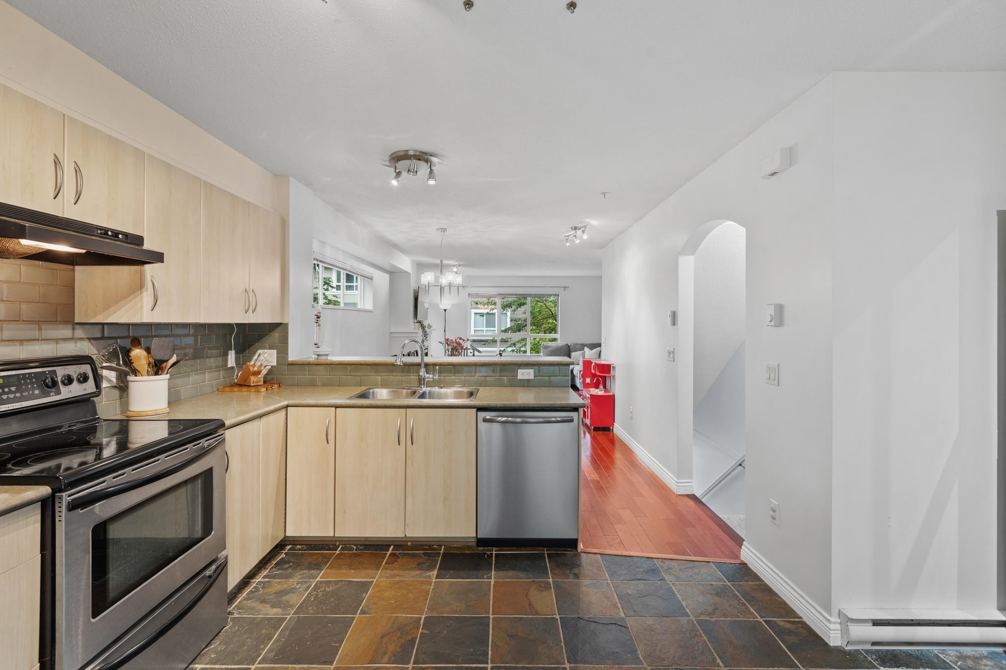 









6747


203

Street, 86,
Langley,




BC
V2Y 3B5

