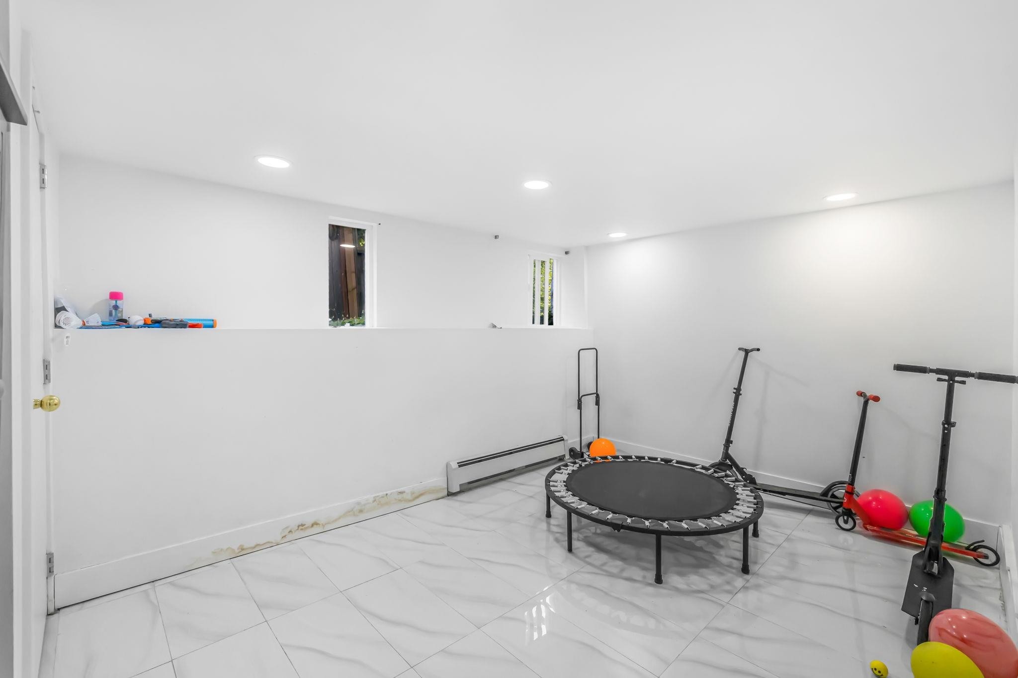 









13906


68

Avenue,
Surrey,




BC
V3W 2H1

