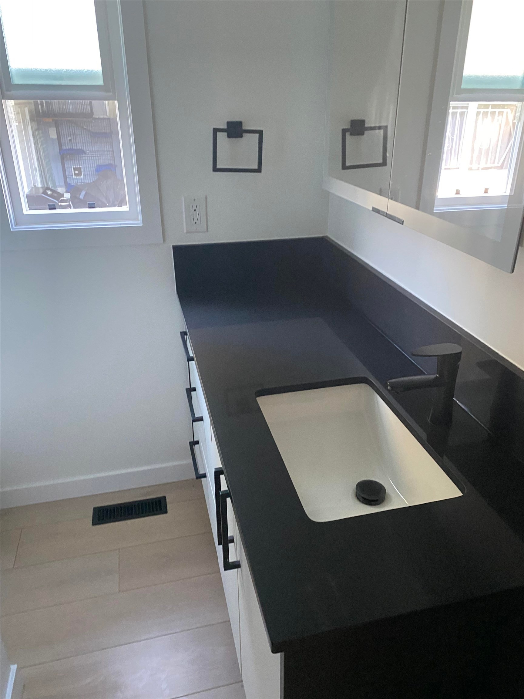 









1840


160

Street, 235,
Surrey,




BC
V4A 4X4

