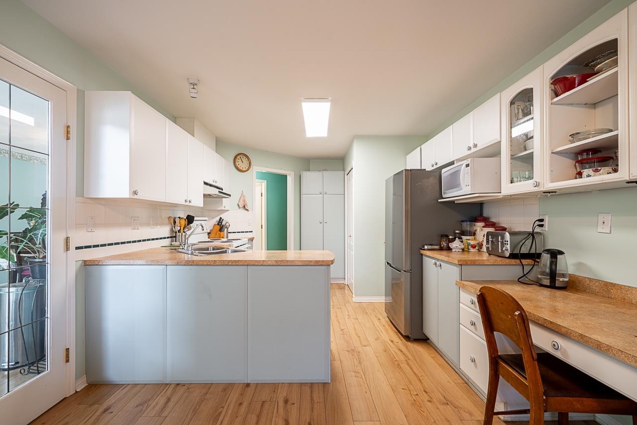 









12165


75

Avenue, 23,
Surrey,




BC
V3W 0W7

