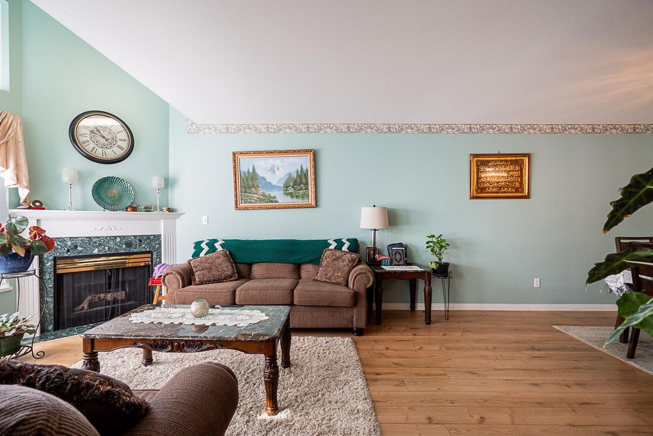 









12165


75

Avenue, 23,
Surrey,




BC
V3W 0W7

