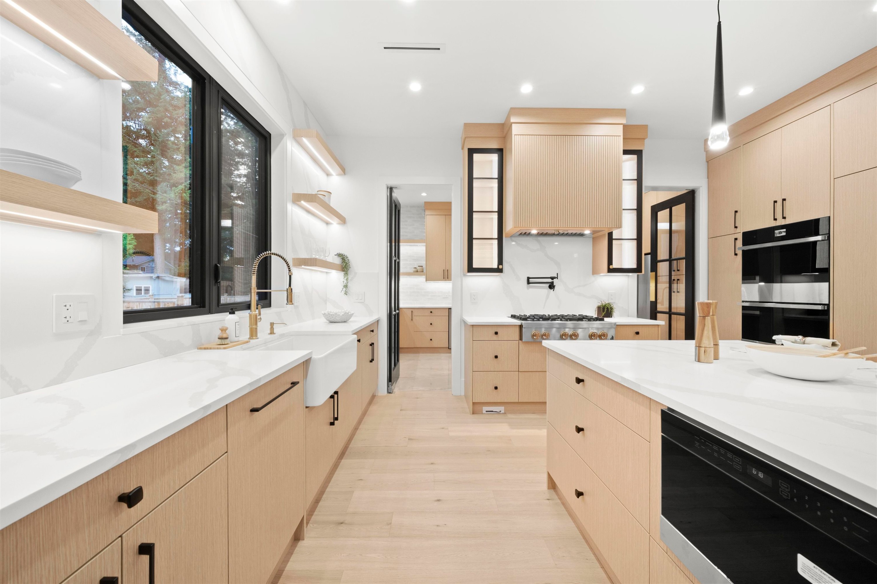 









15420


27a

Avenue,
Surrey,




BC
V4P 1E9

