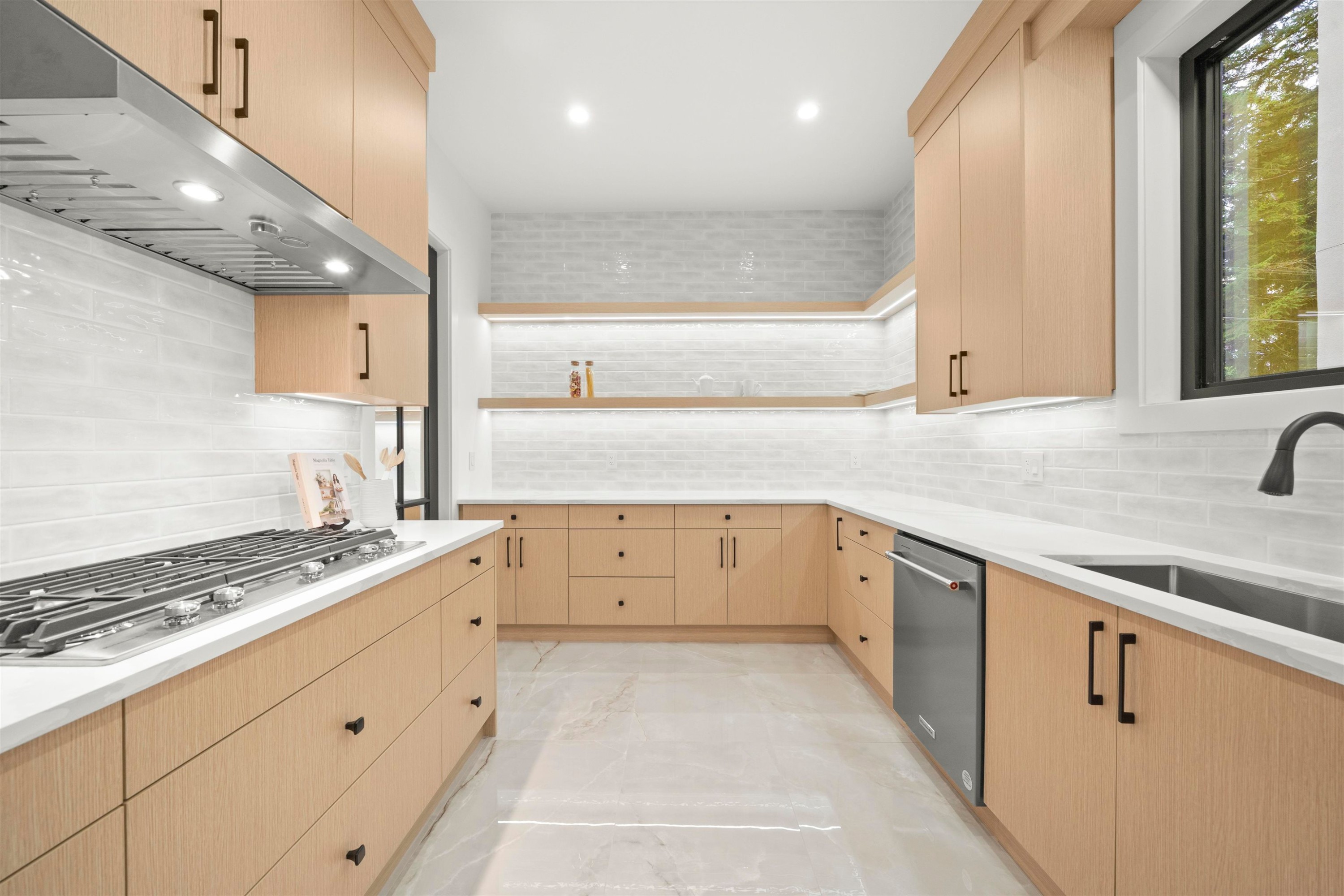 









15420


27a

Avenue,
Surrey,




BC
V4P 1E9

