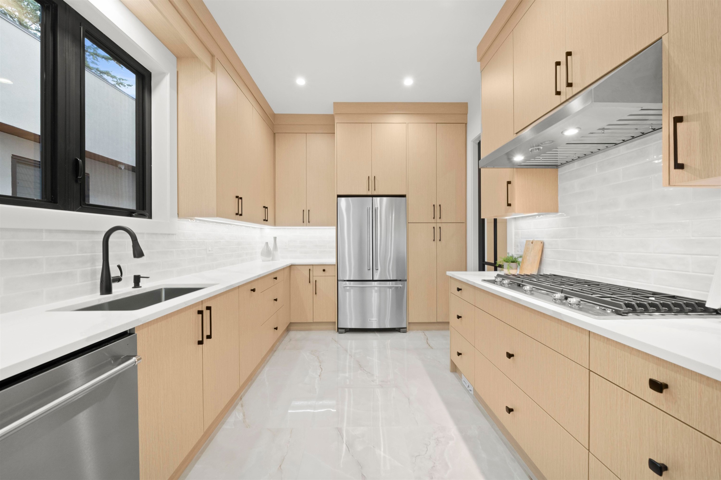 









15420


27a

Avenue,
Surrey,




BC
V4P 1E9

