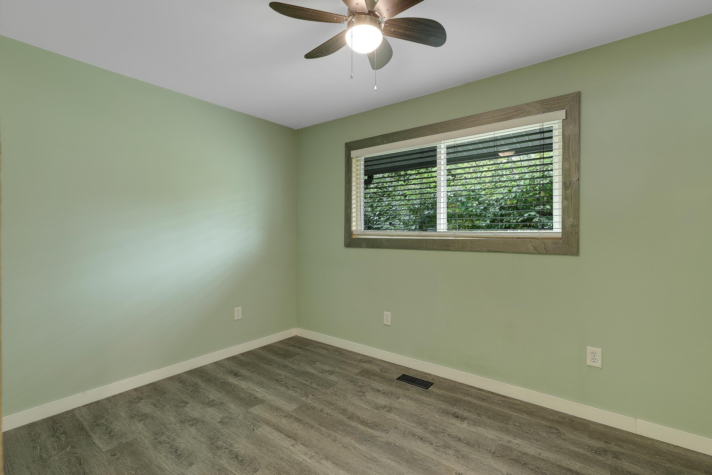 









8182


140b

Street,
Surrey,




BC
V3W 8X3

