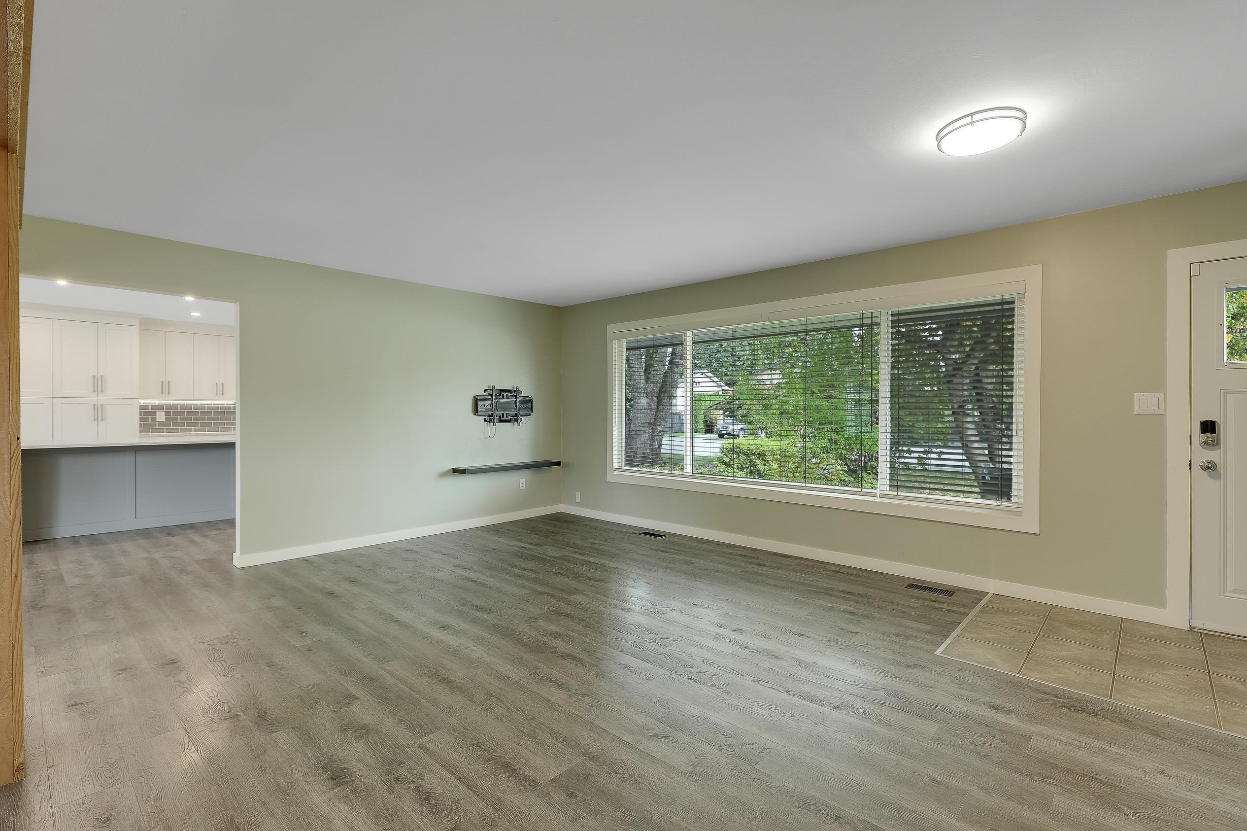 









8182


140b

Street,
Surrey,




BC
V3W 8X3

