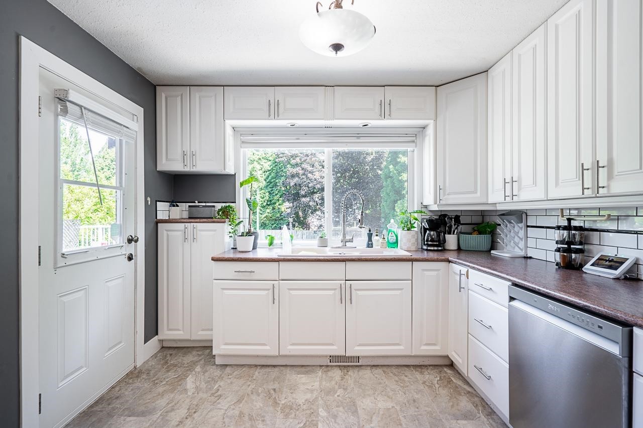 









17223


61b

Avenue,
Surrey,




BC
V3S 5M7

