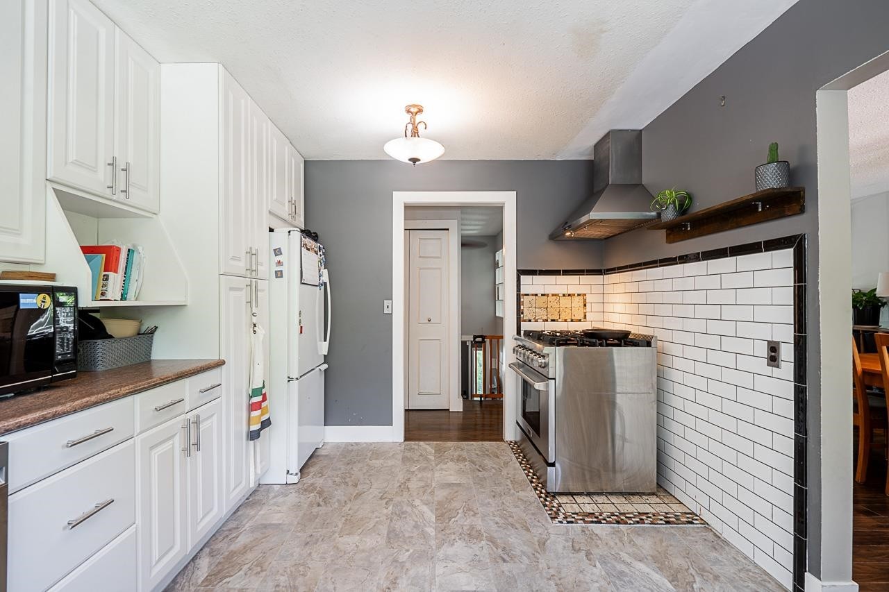 









17223


61b

Avenue,
Surrey,




BC
V3S 5M7

