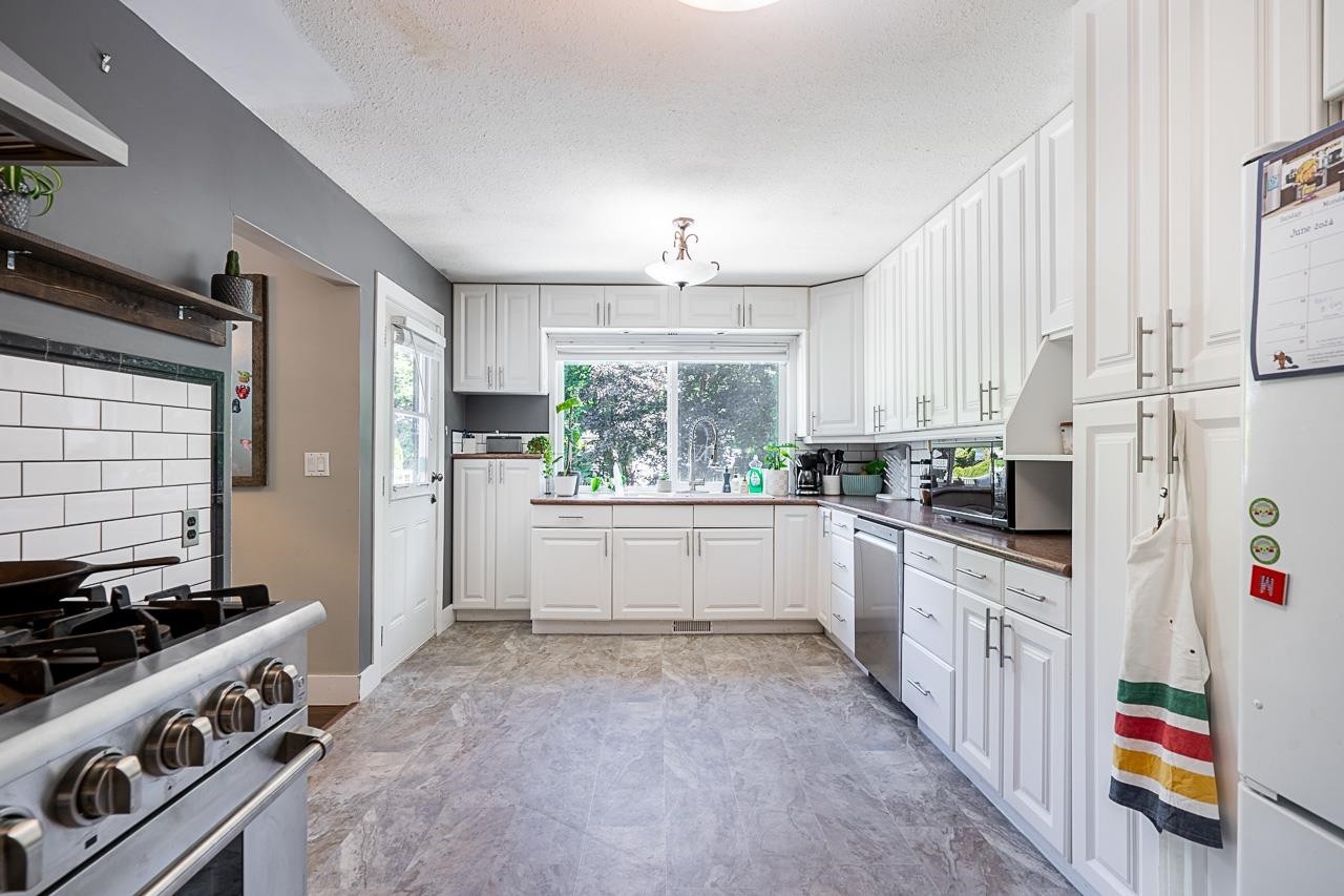 









17223


61b

Avenue,
Surrey,




BC
V3S 5M7

