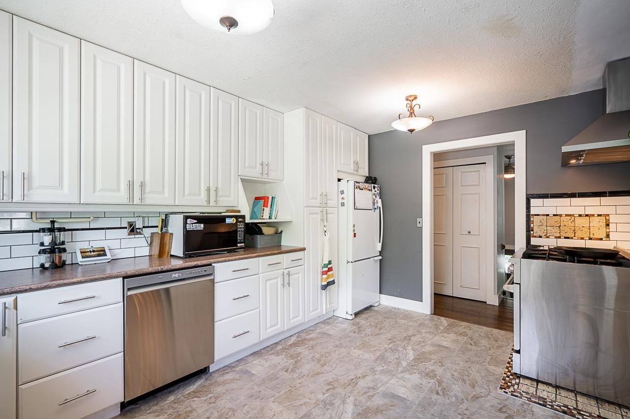 









17223


61b

Avenue,
Surrey,




BC
V3S 5M7

