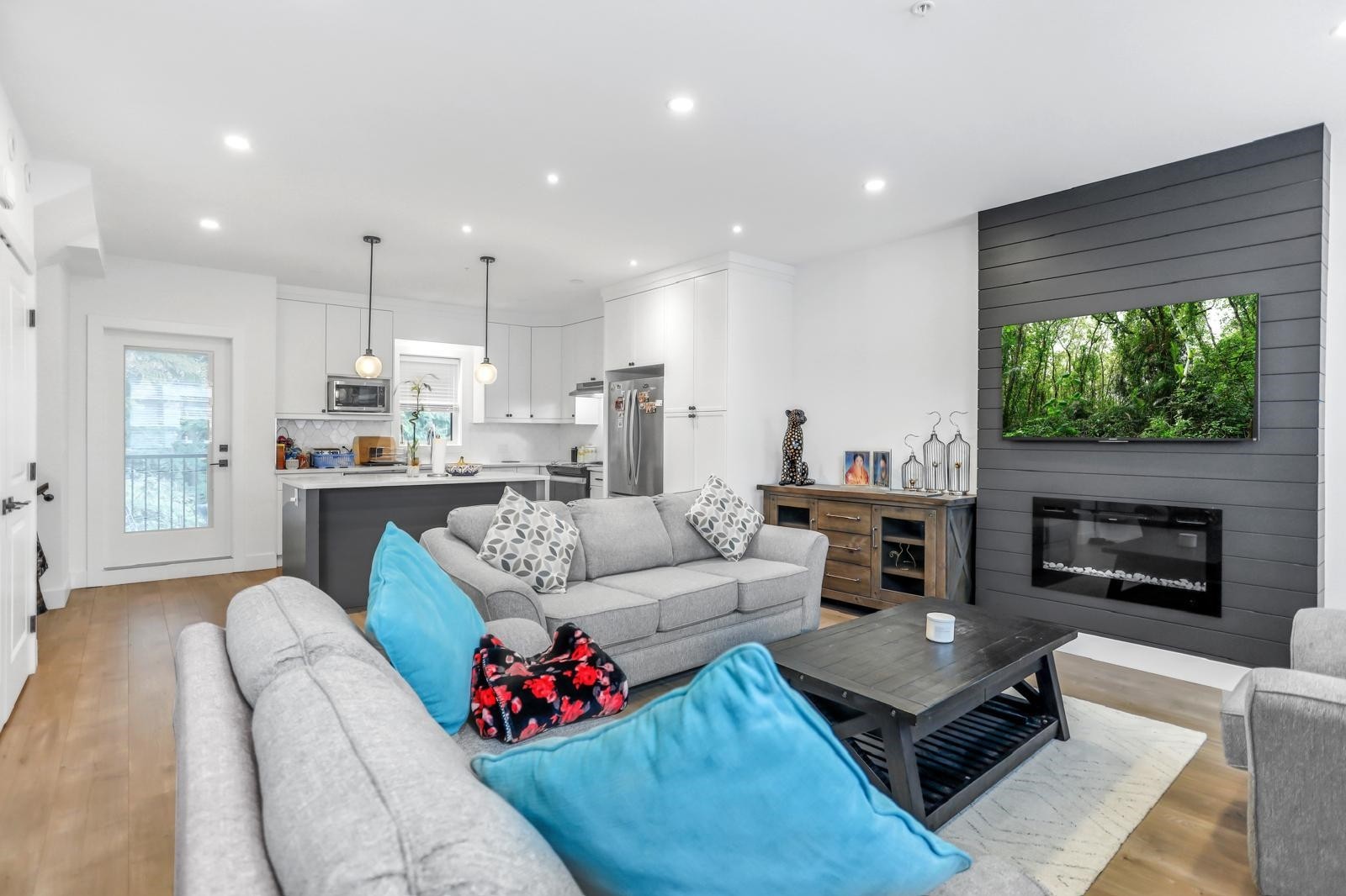 









32970


Tunbridge

Avenue, 2,
Mission,




BC
V2V 0J9

