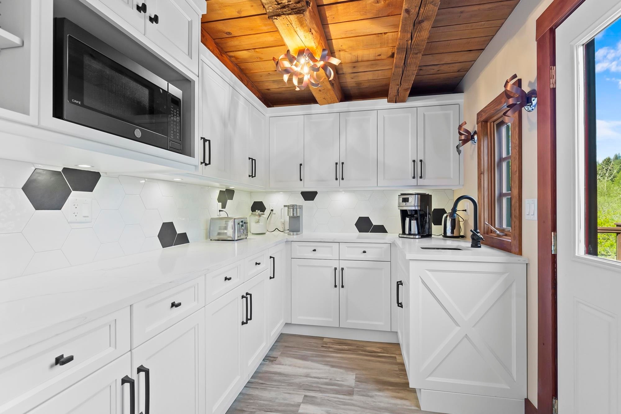 









34055


Ferndale

Avenue,
Mission,




BC
V2V 7G2

