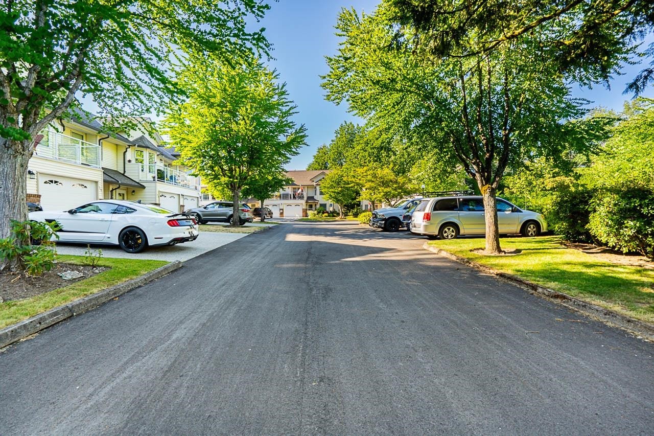 









6841


138

Street, 121,
Surrey,




BC
V3W 0A7

