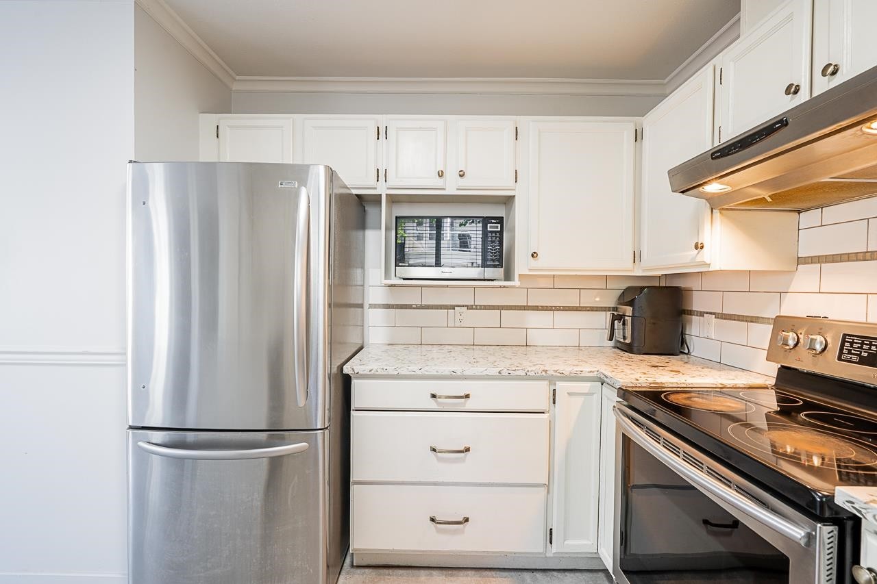 









6841


138

Street, 121,
Surrey,




BC
V3W 0A7

