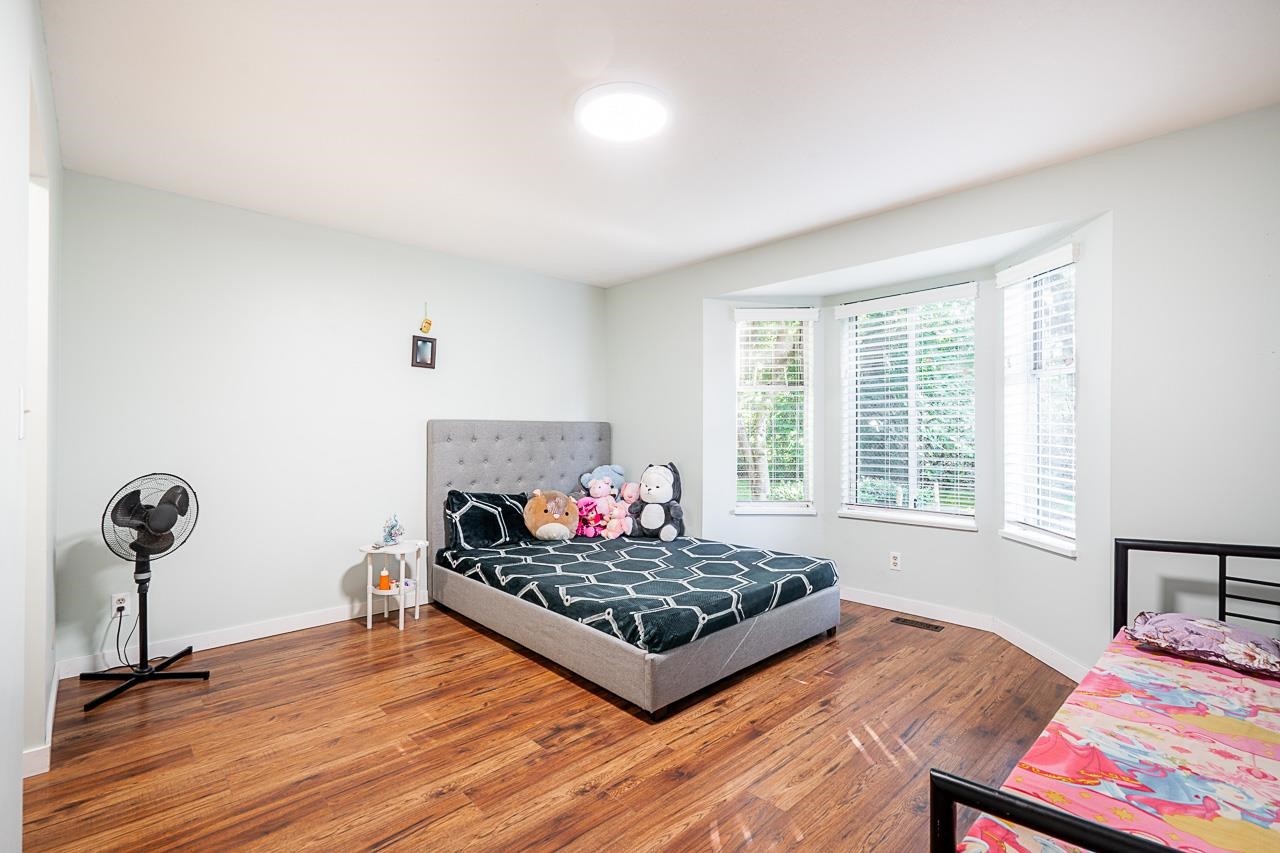 









6841


138

Street, 121,
Surrey,




BC
V3W 0A7

