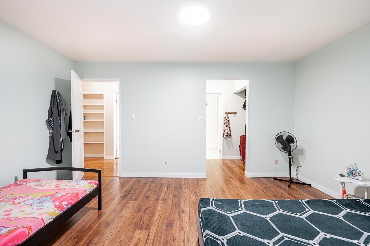 









6841


138

Street, 121,
Surrey,




BC
V3W 0A7

