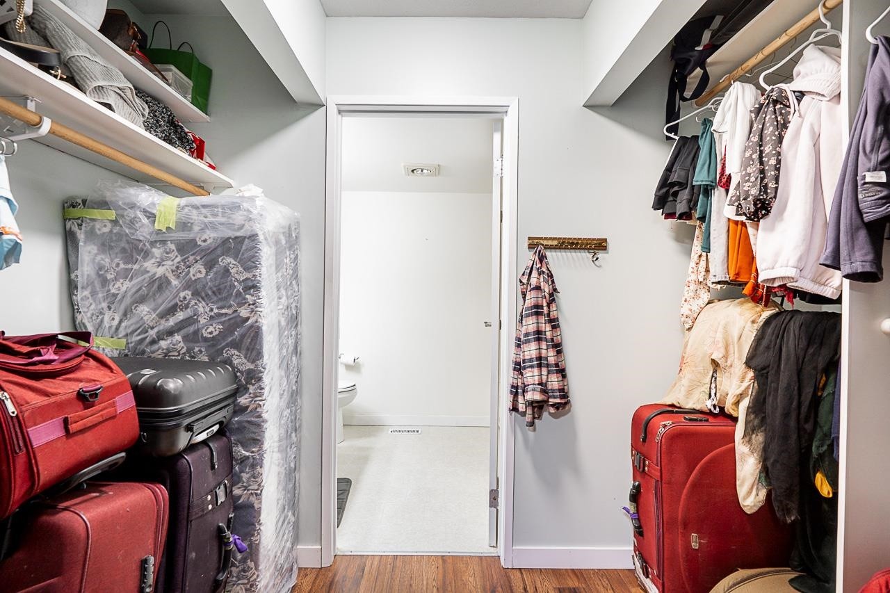 









6841


138

Street, 121,
Surrey,




BC
V3W 0A7

