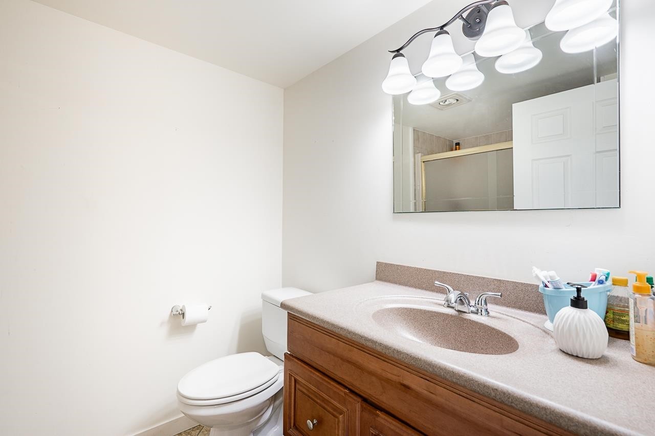 









6841


138

Street, 121,
Surrey,




BC
V3W 0A7

