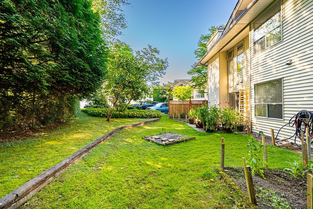 









6841


138

Street, 121,
Surrey,




BC
V3W 0A7

