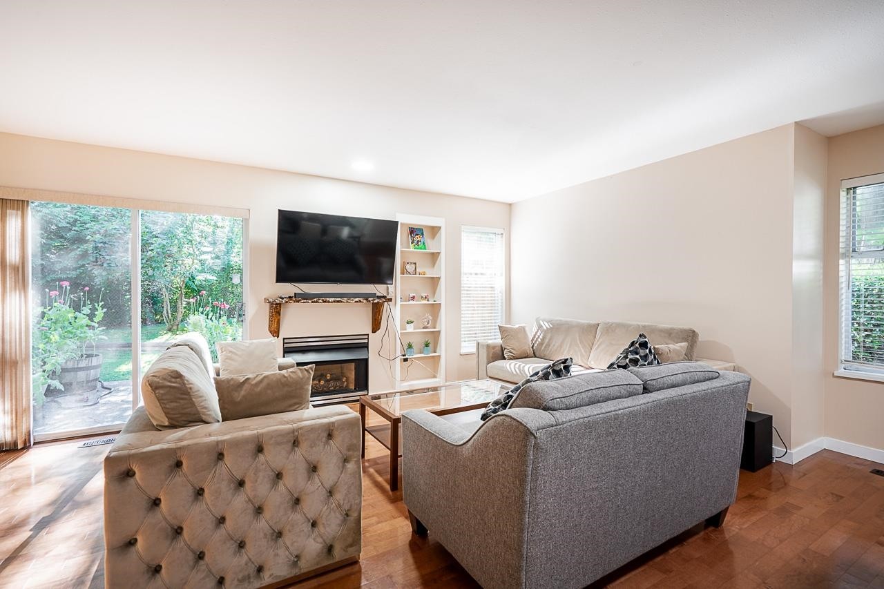 









6841


138

Street, 121,
Surrey,




BC
V3W 0A7

