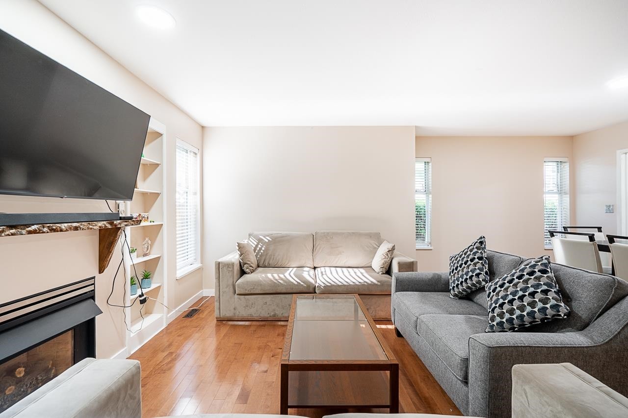 









6841


138

Street, 121,
Surrey,




BC
V3W 0A7

