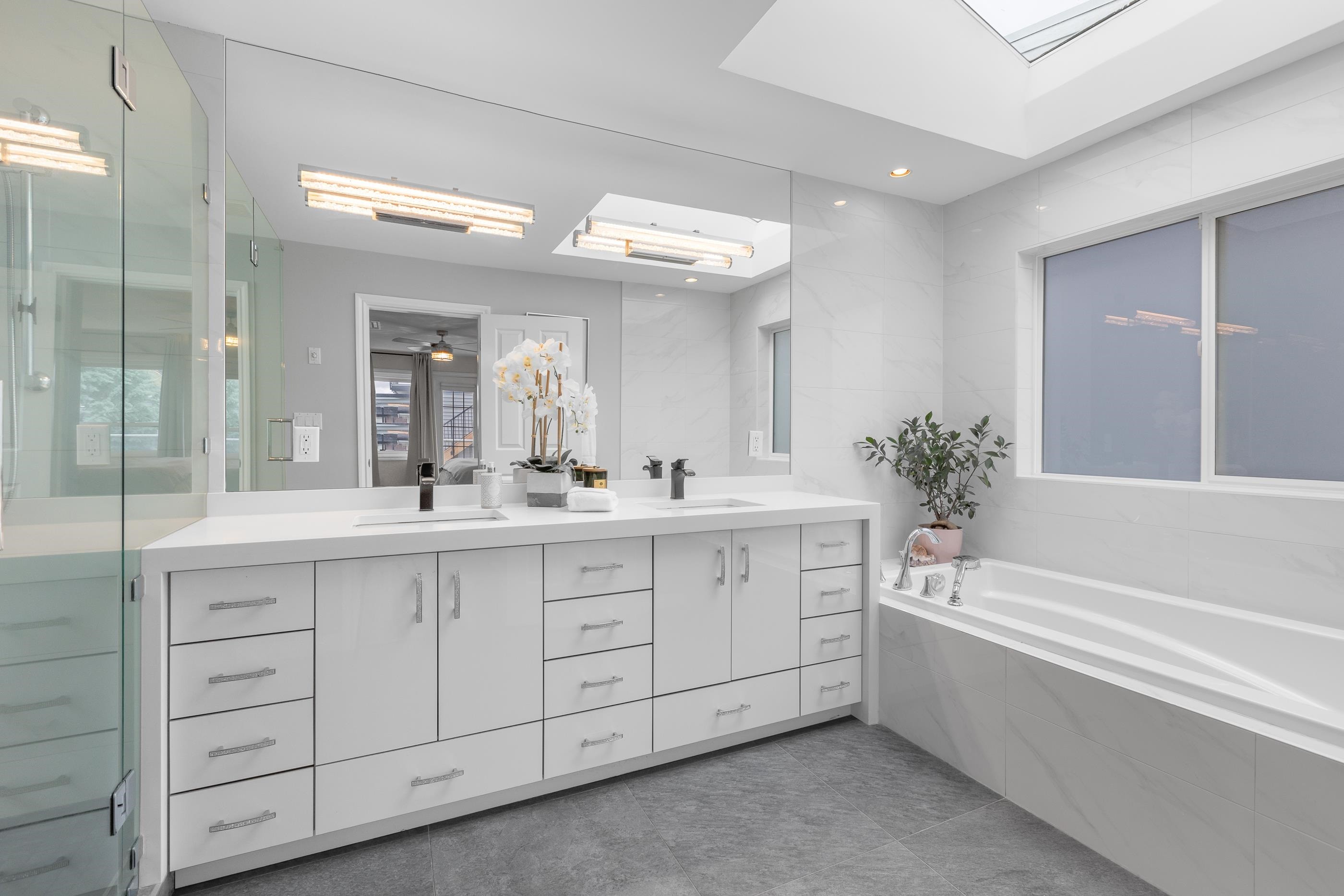 









1170


Dolphin

Street,
White Rock,




BC
V4B 4G8

