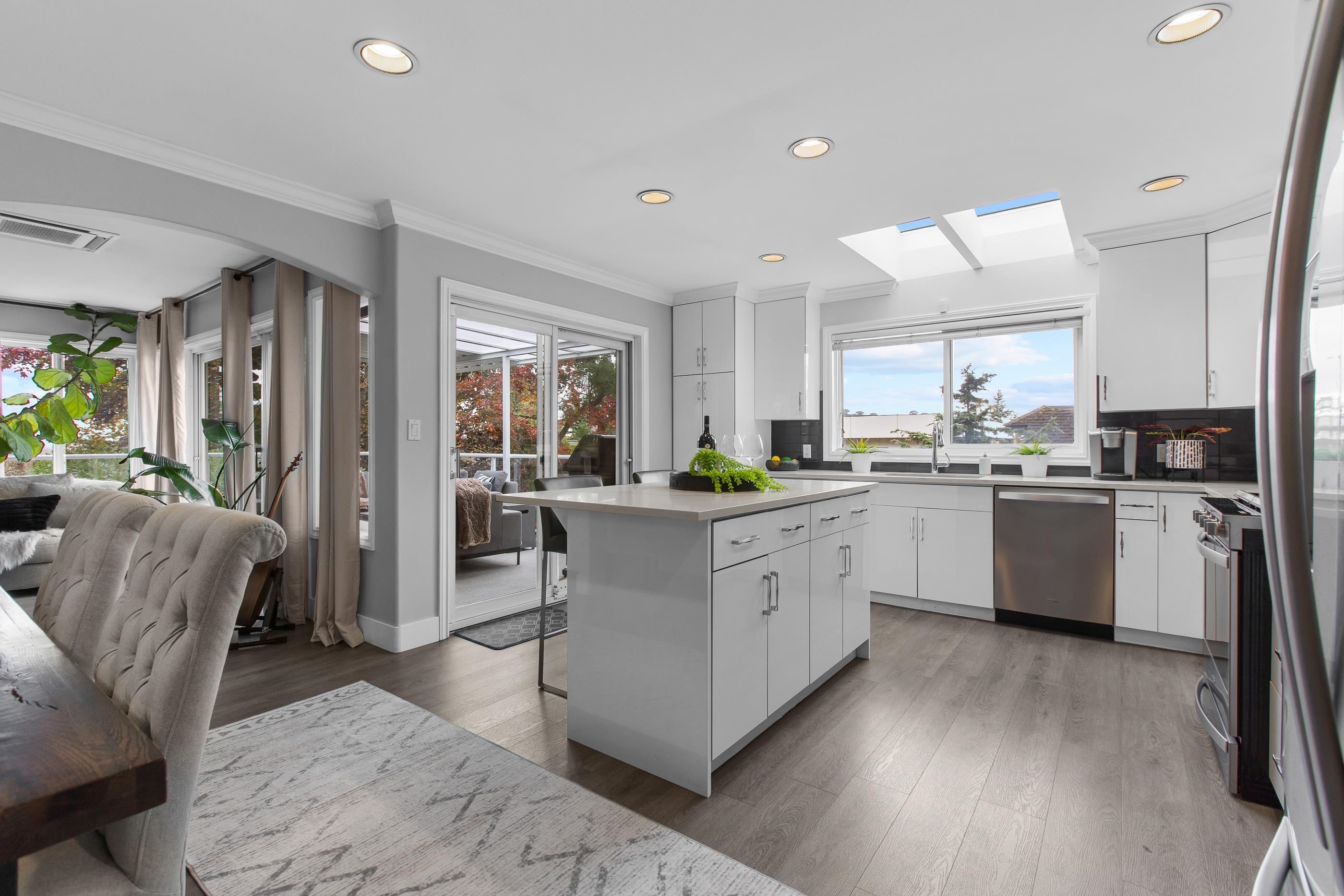 









1170


Dolphin

Street,
White Rock,




BC
V4B 4G8

