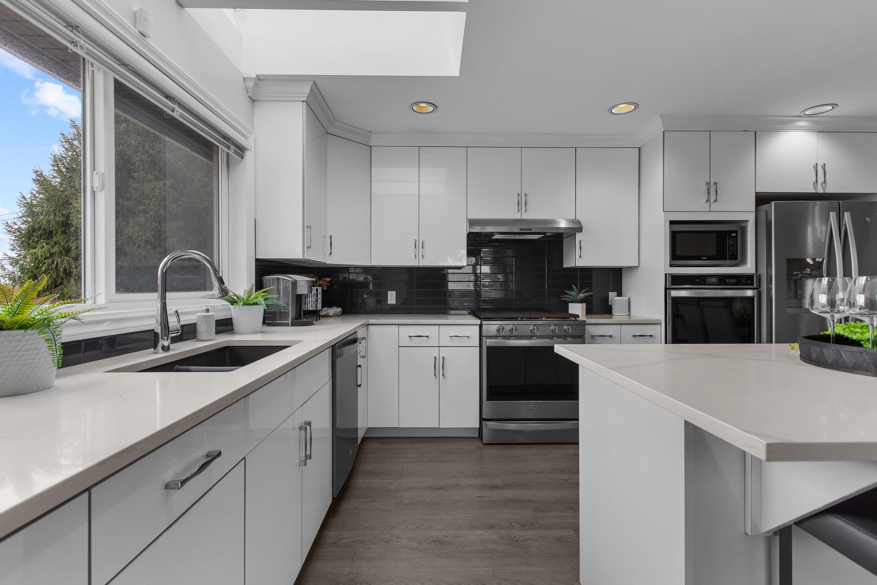 









1170


Dolphin

Street,
White Rock,




BC
V4B 4G8

