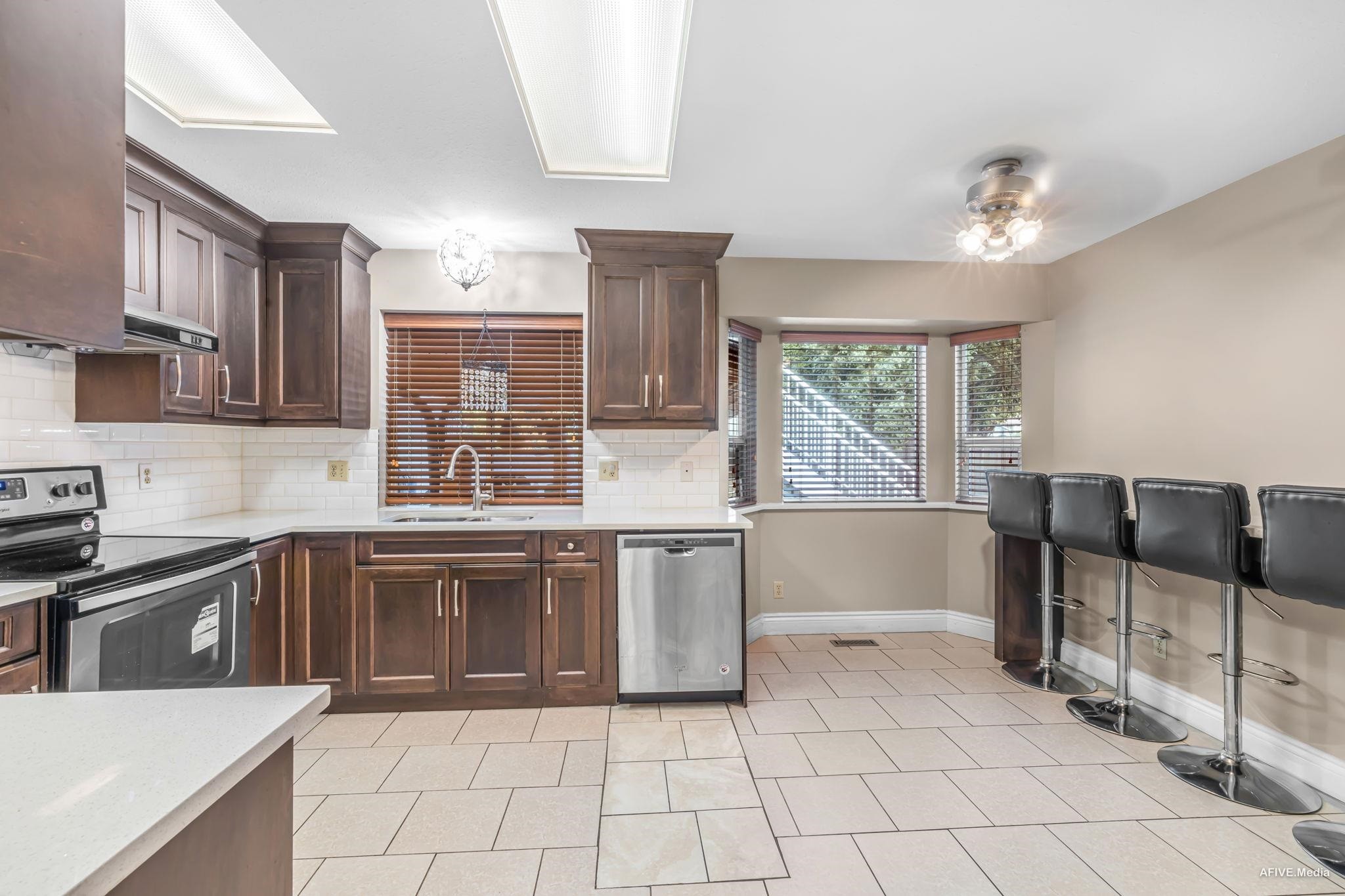 









9087


144

Street,
Surrey,




BC
V3V 5Z8

