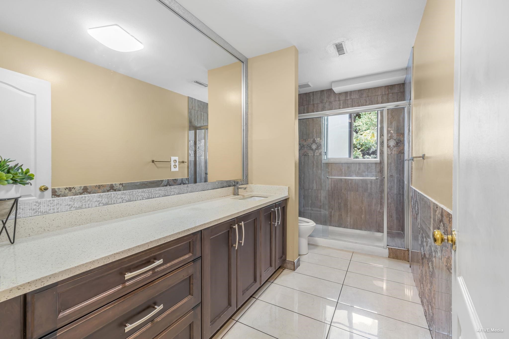 









9087


144

Street,
Surrey,




BC
V3V 5Z8

