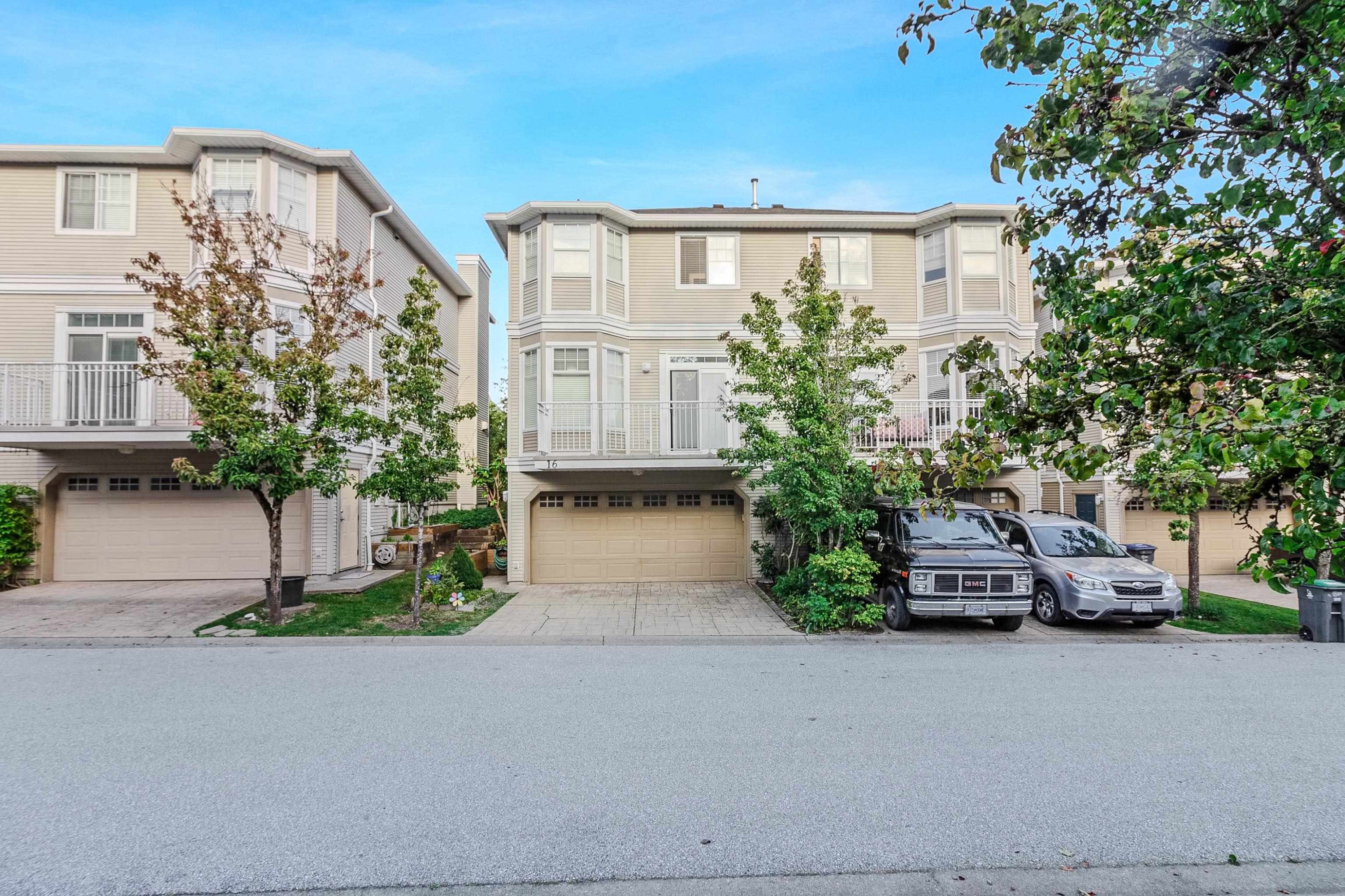 









6518


121

Street, 16,
Surrey,




BC
V3W 1C4

