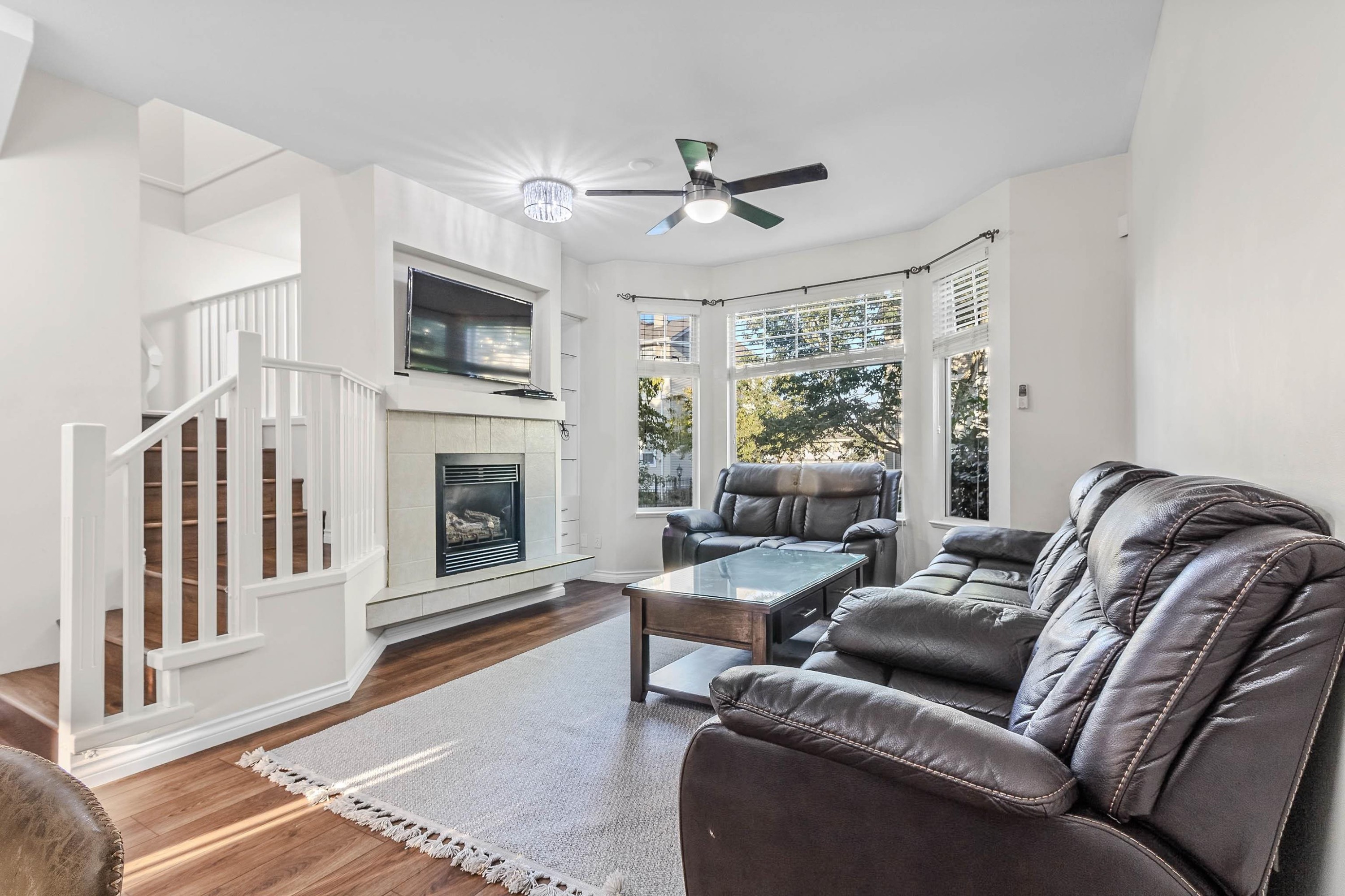 









6518


121

Street, 16,
Surrey,




BC
V3W 1C4

