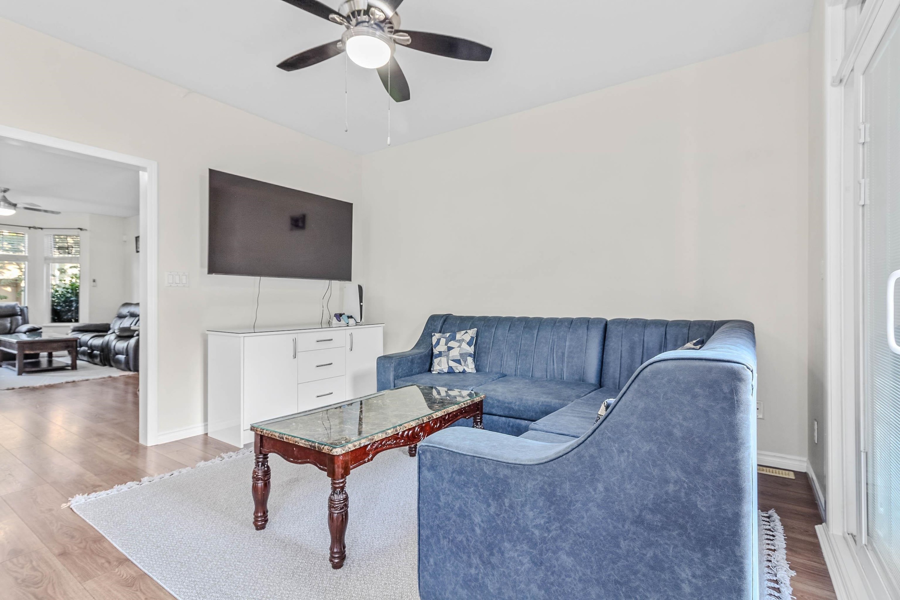 









6518


121

Street, 16,
Surrey,




BC
V3W 1C4

