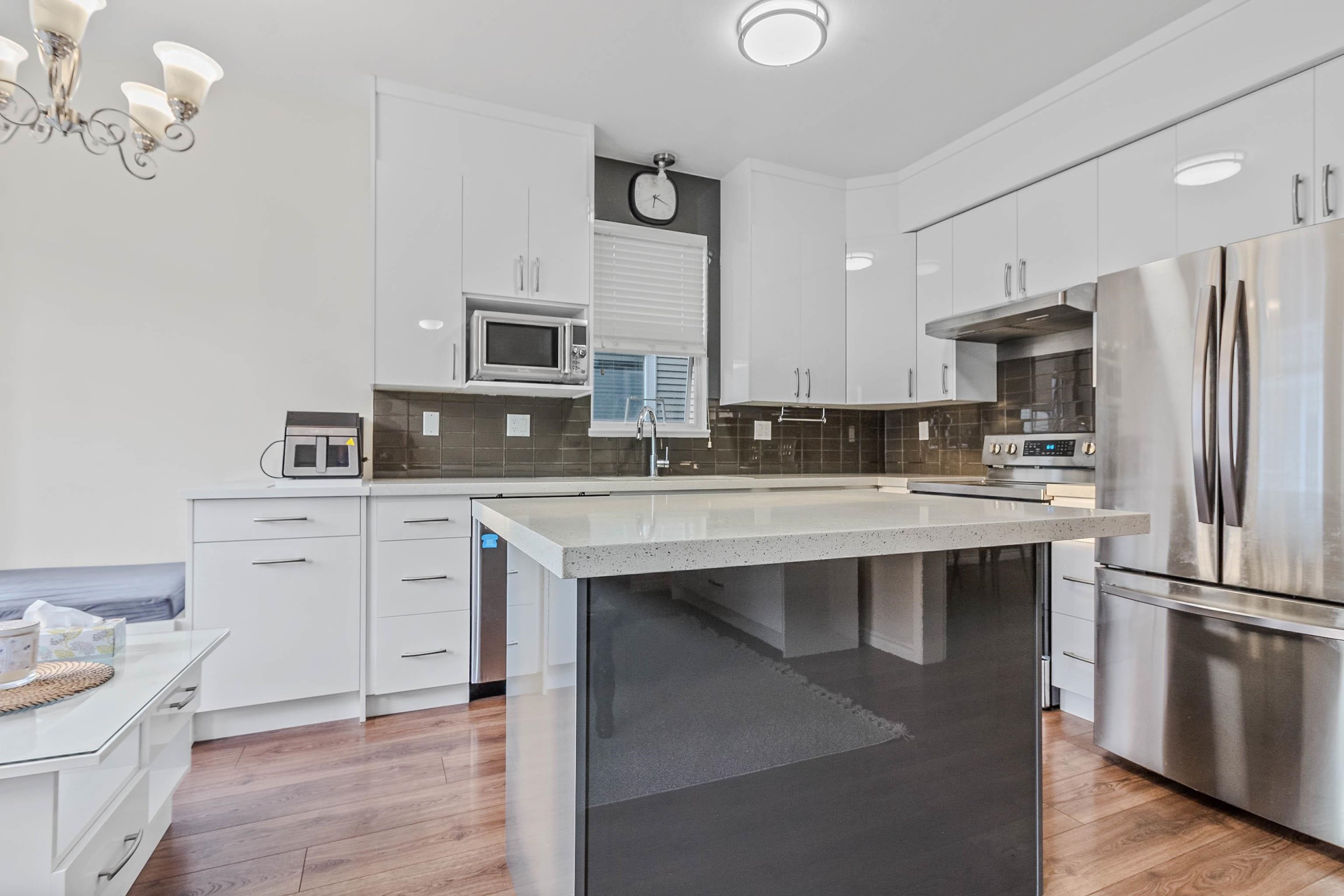 









6518


121

Street, 16,
Surrey,




BC
V3W 1C4

